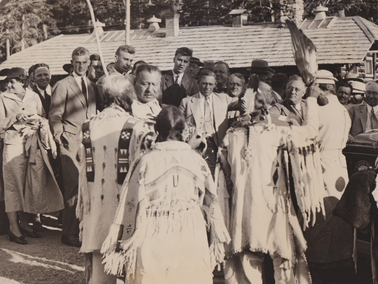 1934 Press Photo President Franklin Roosevelt Inducted into the Blackfeet Nation