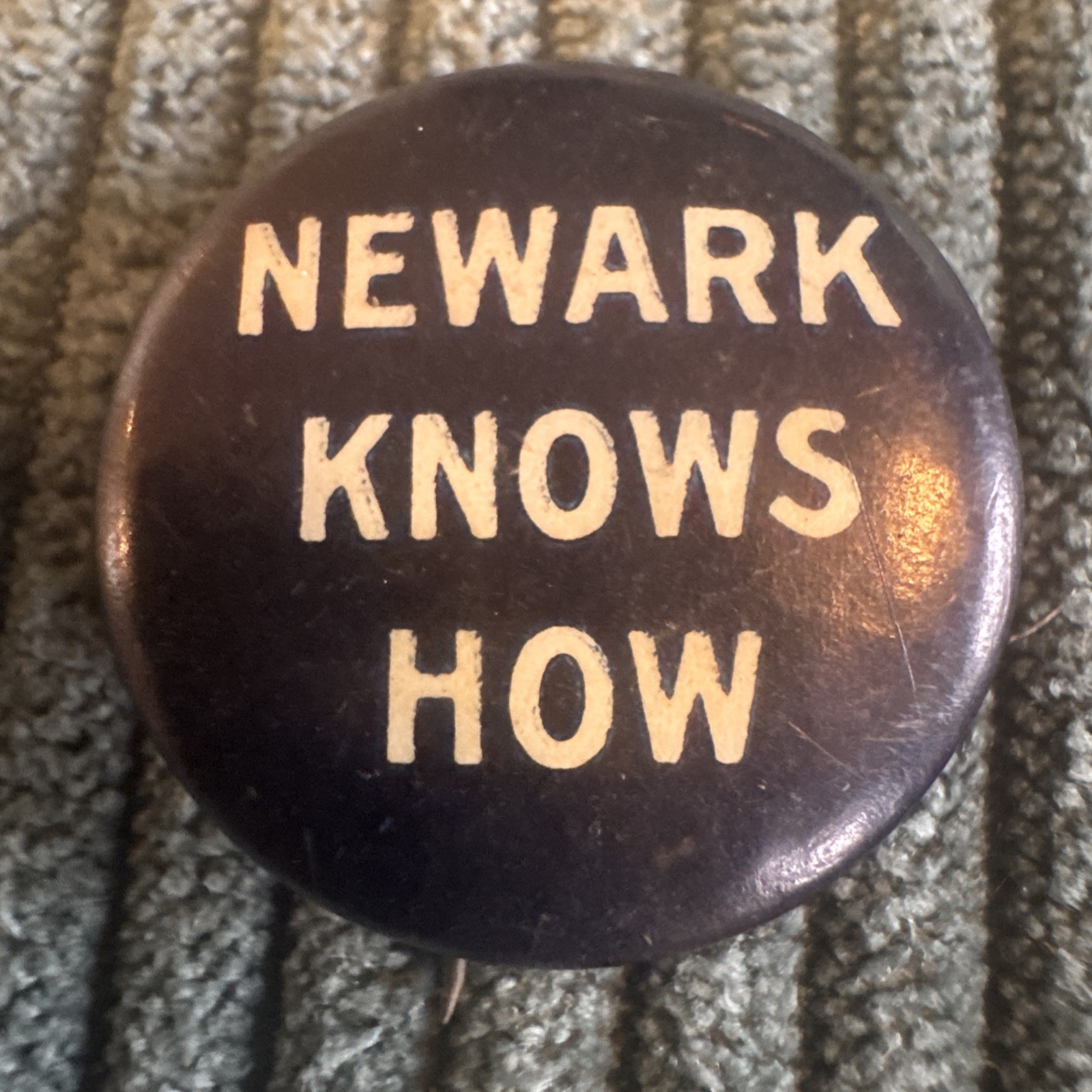 Antique 1916 Newark Knows How - 250th Anniversary - Newark NJ Pinback Button