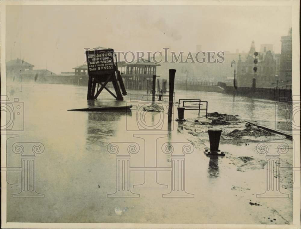 1936 Press Photo Hudson River covered by rising flood waters in Albany, New York