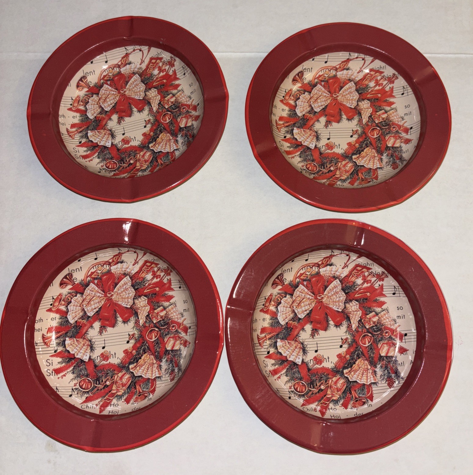 Set Of 4 Vintage Tin Christmas Ashtrays Red Wreath 5.5”