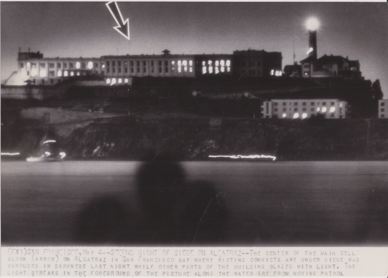 1946 Press Photo Night View of Patrol Boats outside Battle of Alcatraz Prison
