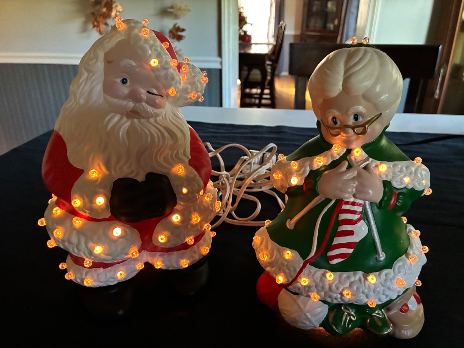 Vintage Christmas Atlantic Mold Ceramic Santa & Mrs Claus Knitting Hand Painted