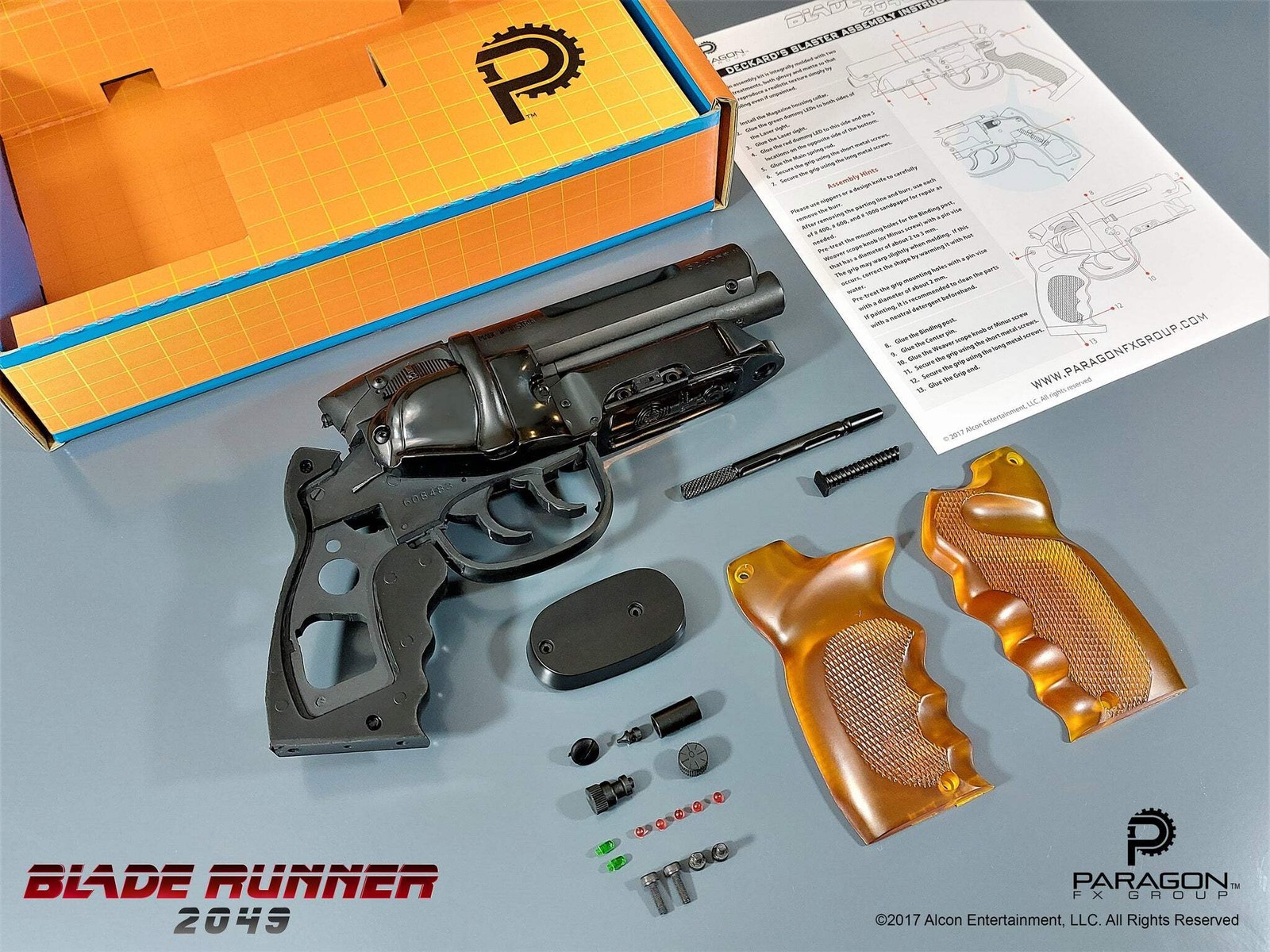 PARAGON FX Bladerunner 1982 Deckard\'s Blaster 1:1 Replica Pro Series MODEL KIT