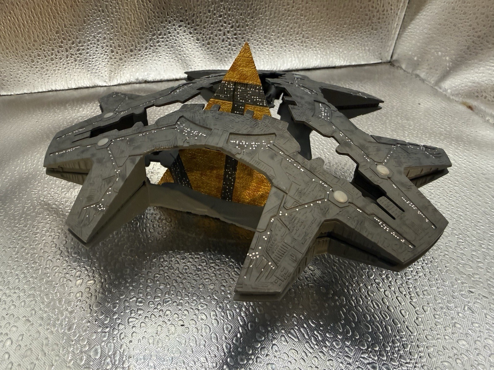 Eaglemoss Stargate SG-1 Goa\'uld Ha’tak Mothership By Master Replicas Displayed