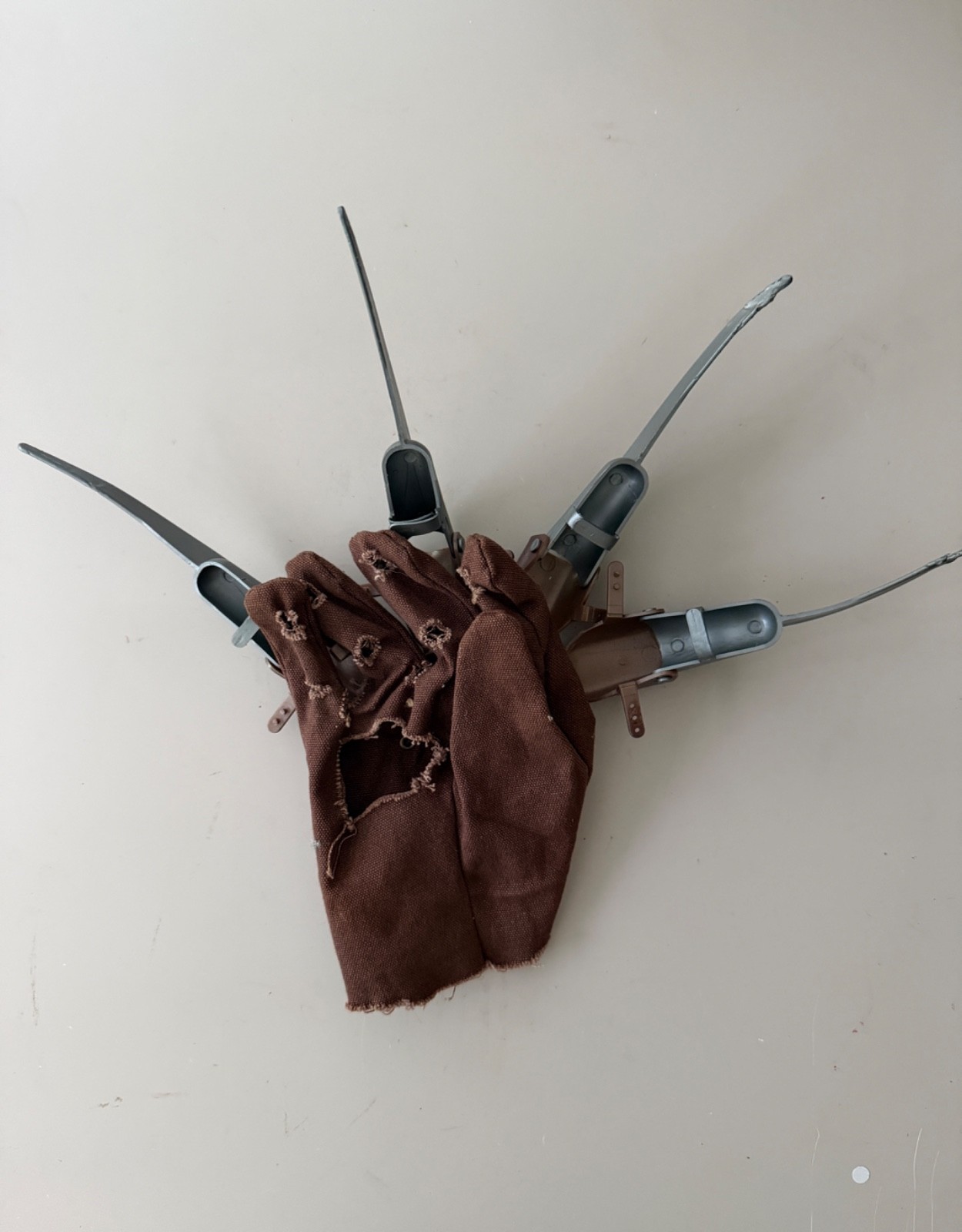 1997 Freddy\'s Glove from A Nightmare on Elm Street: Paper Magic Group: 