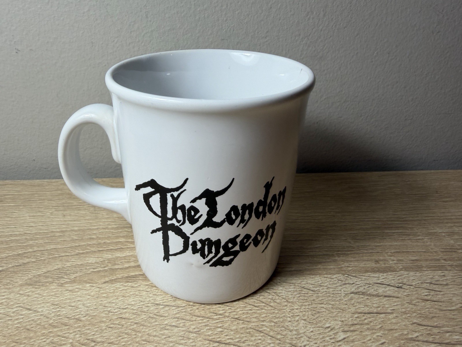 Vintage The London Dungeon Diner Mug 80s 1980s Mind Your Fingers