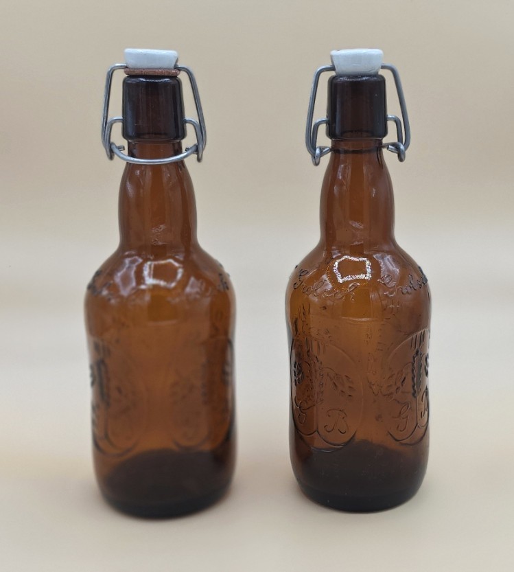 Vintage Grolsch Georgia Amber Swing-Top Embossed Bottles Set of 2 Ceramic Tops