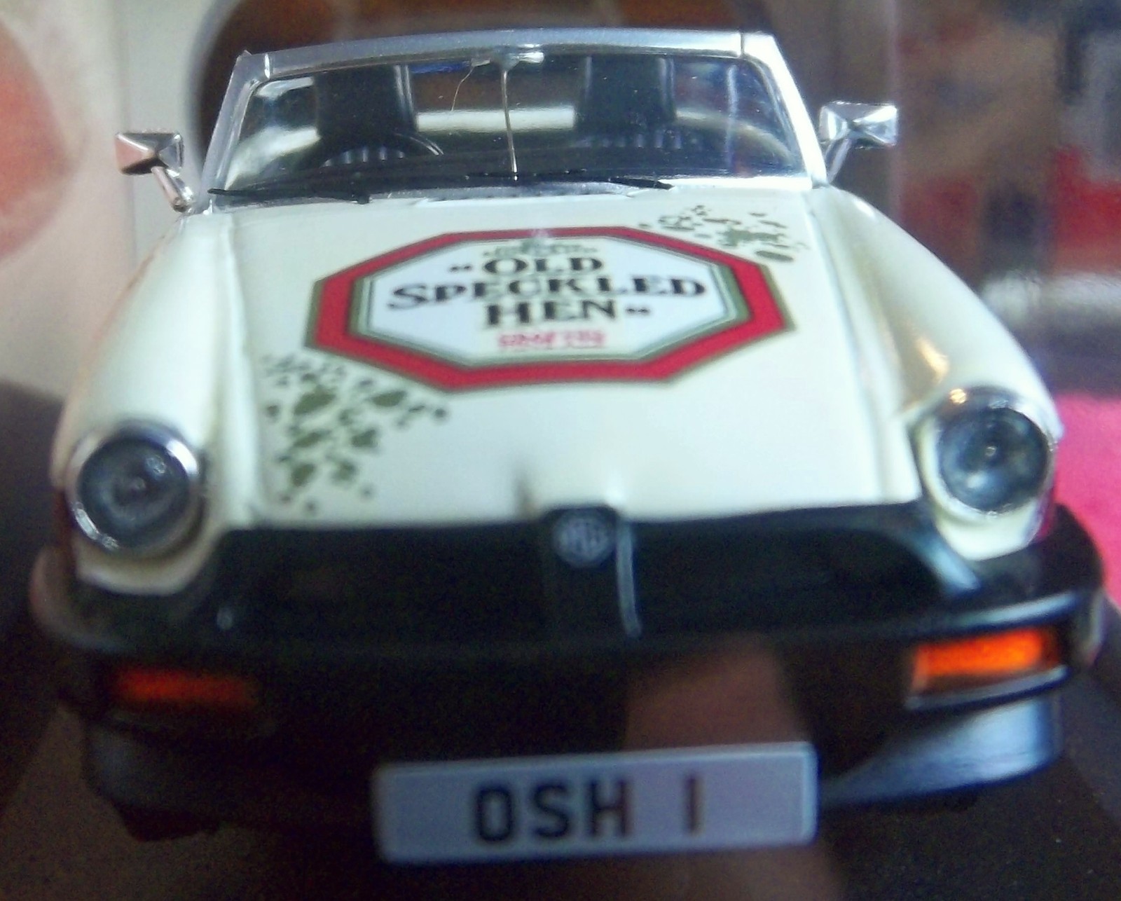 MG MGB 50 Old Speckled Hen Special 1:43 Collector Car Rubber Bumper Rear Fog MGB