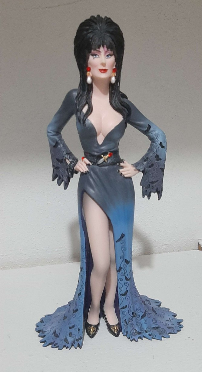 Elvira Mistress Of The Dark Couture De Force Statue