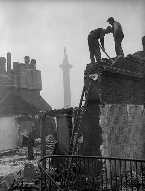 Workmen demolish Morley\'s Hotel in Trafalgar Square 1931 OLD PHOTO