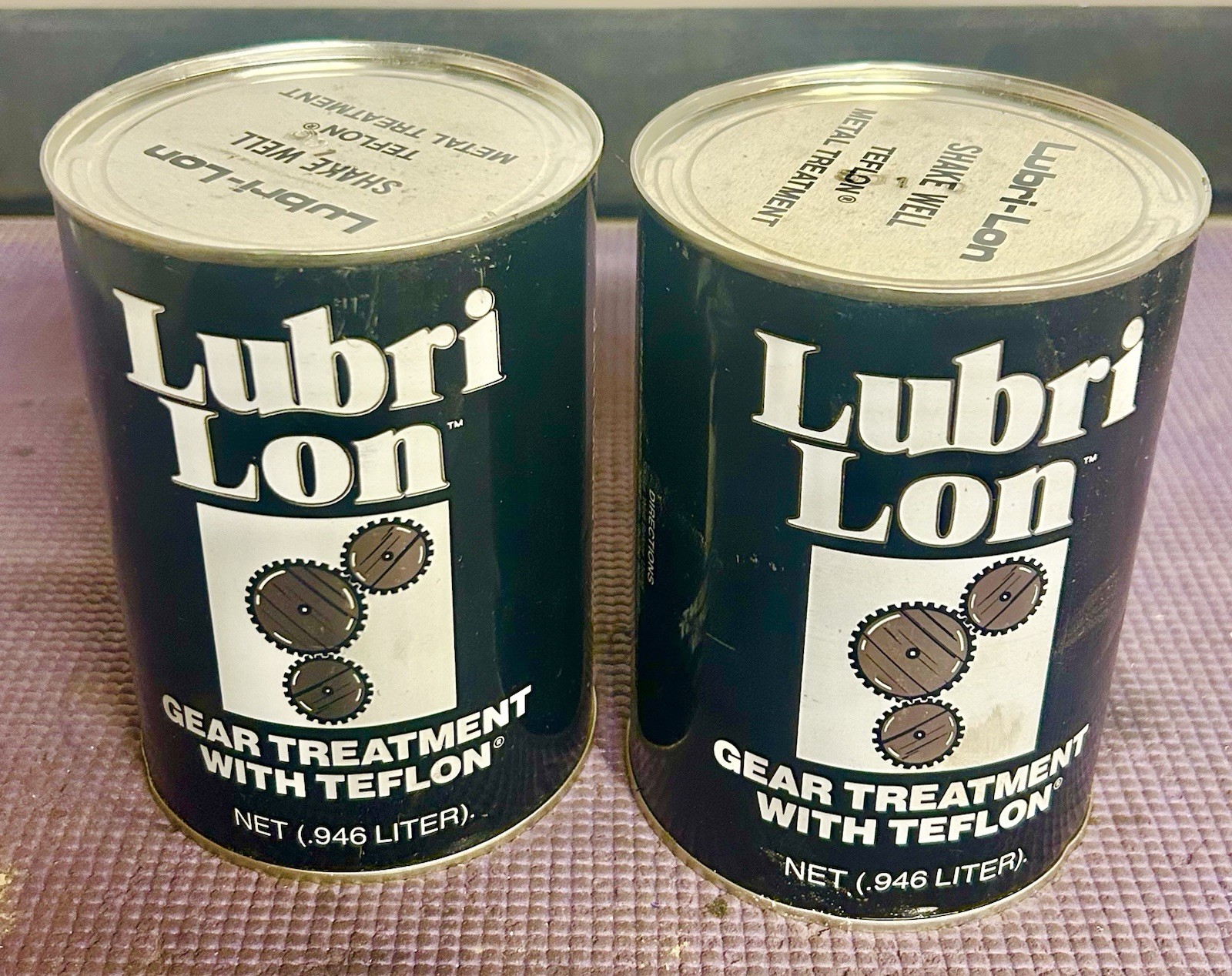 Vintage NOS PAIR (2) LUBRI LON Gear Treatment Full Quart Oil Cans Houston 1978