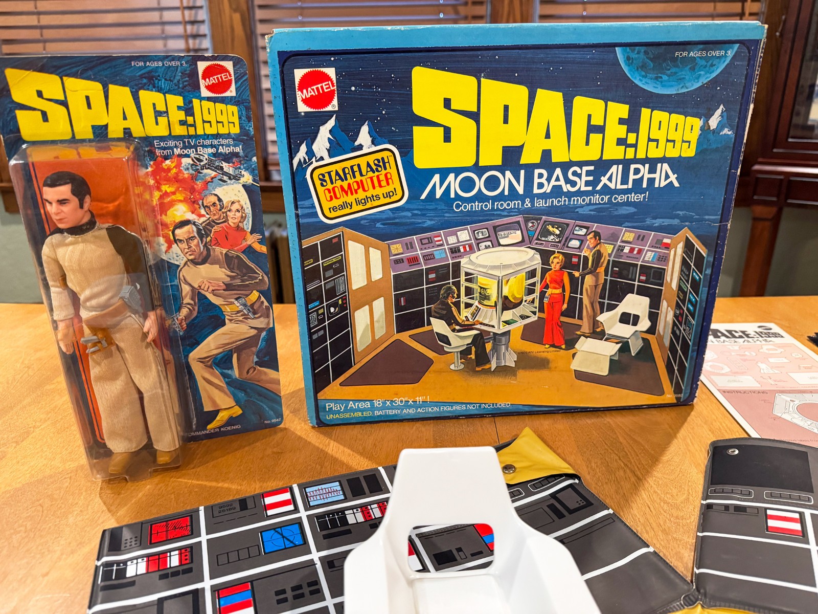 1976 Mattel Space 1999 Moon Base Alpha Playset COMPLETE + CMDR Koenig Figure MOC
