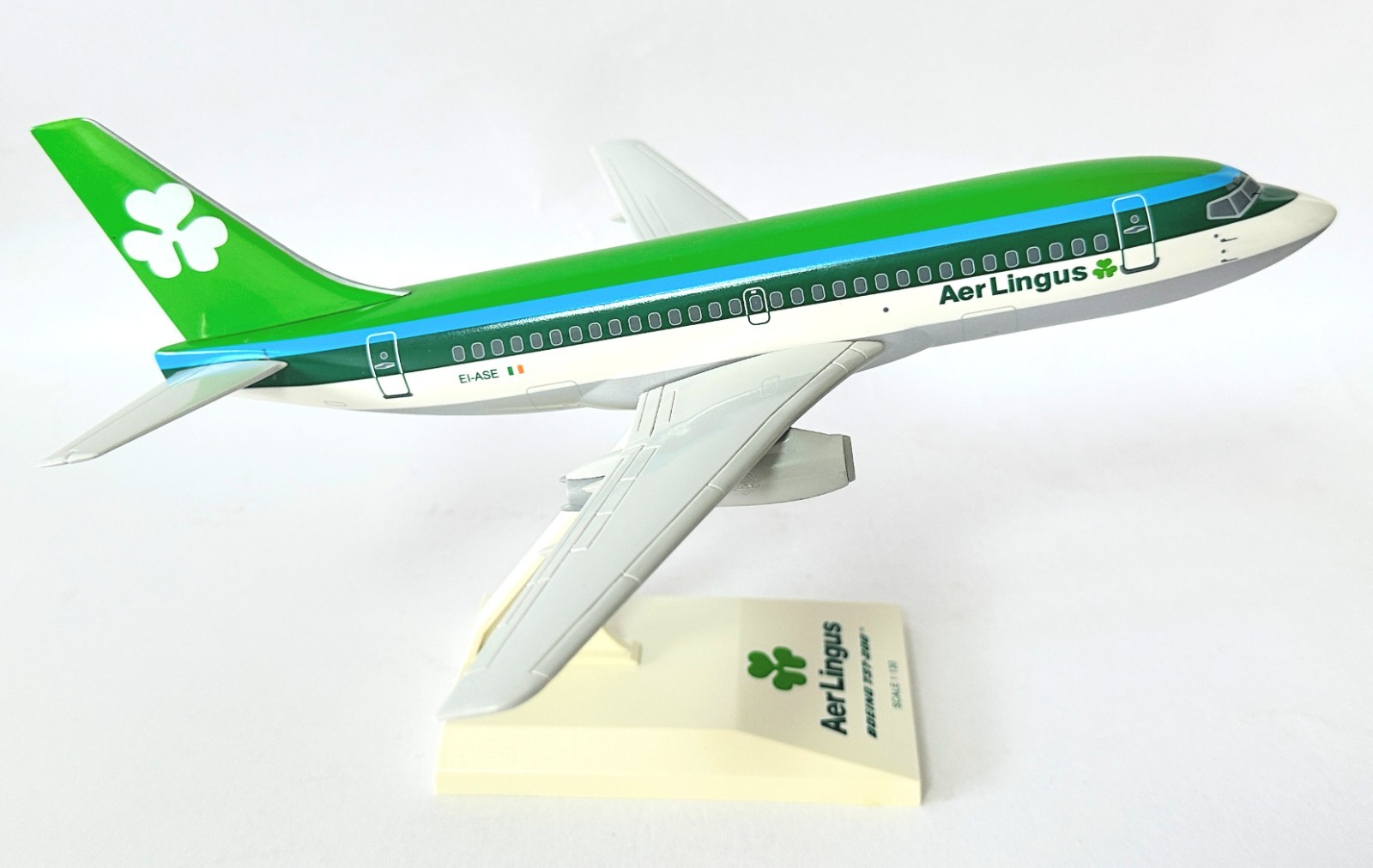 Boeing 737-200 Aer Lingus Skymarks Premium Collectors Aircraft Model 1:130