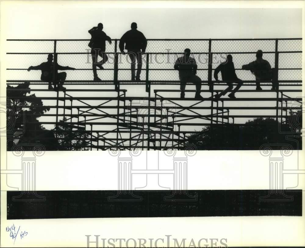 1989 Press Photo Group of fans listen to band play at Pan American Stadium