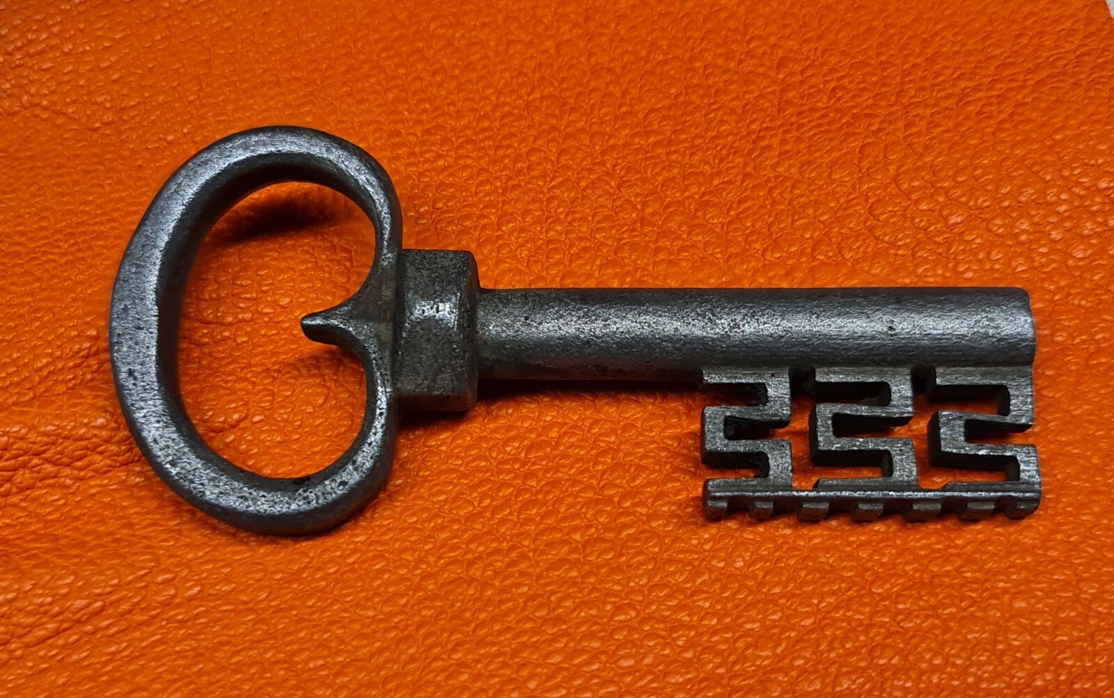 ANTIQUE 15TH CENTURY WROUGHT COLLECTIBLE IRON  DOOR/CHEST LOCK KEY **10,4cm**