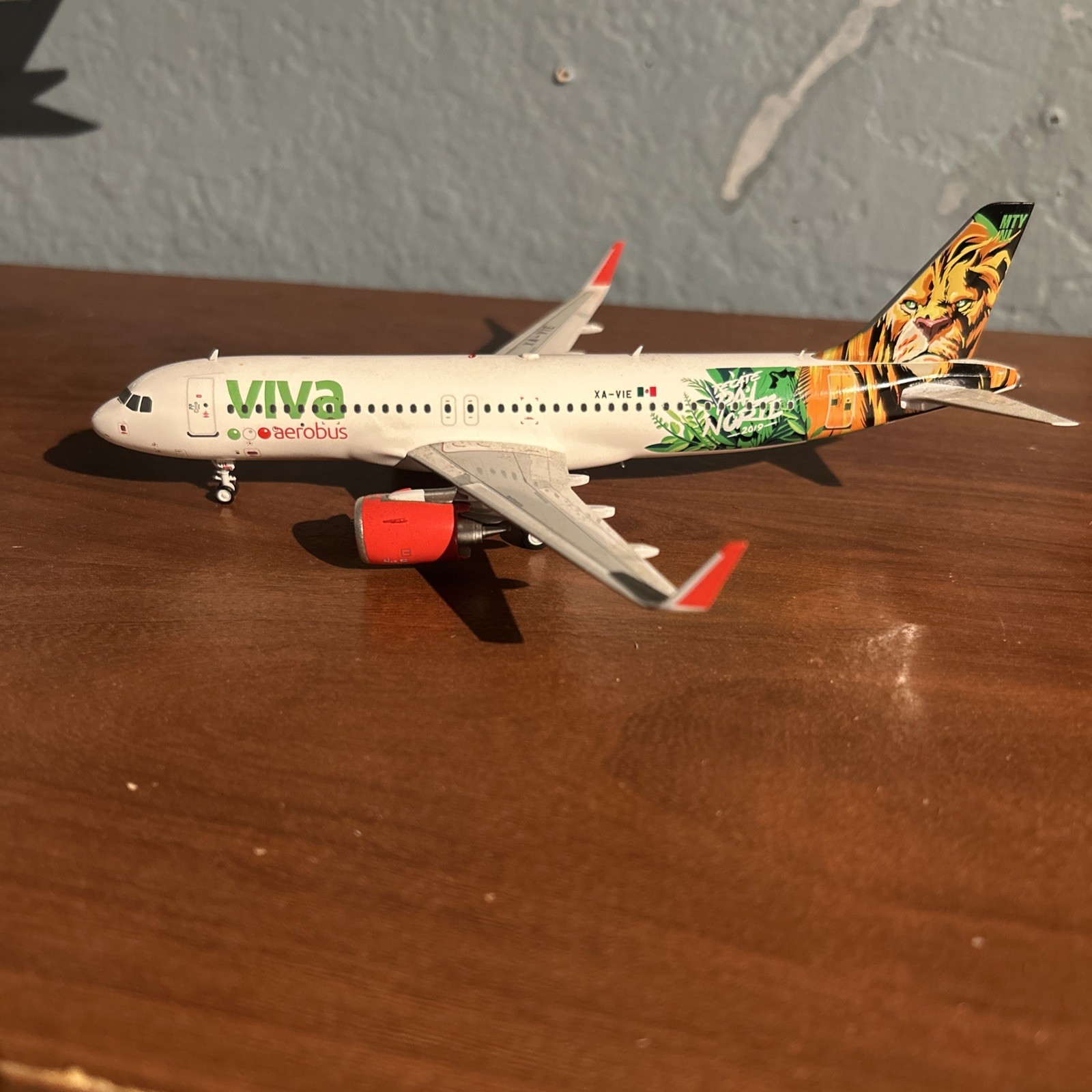 Inflight IF320VB0824 Viva Aerobus Airbus A320neo XA-VIE Diecast 1/200 Jet Model