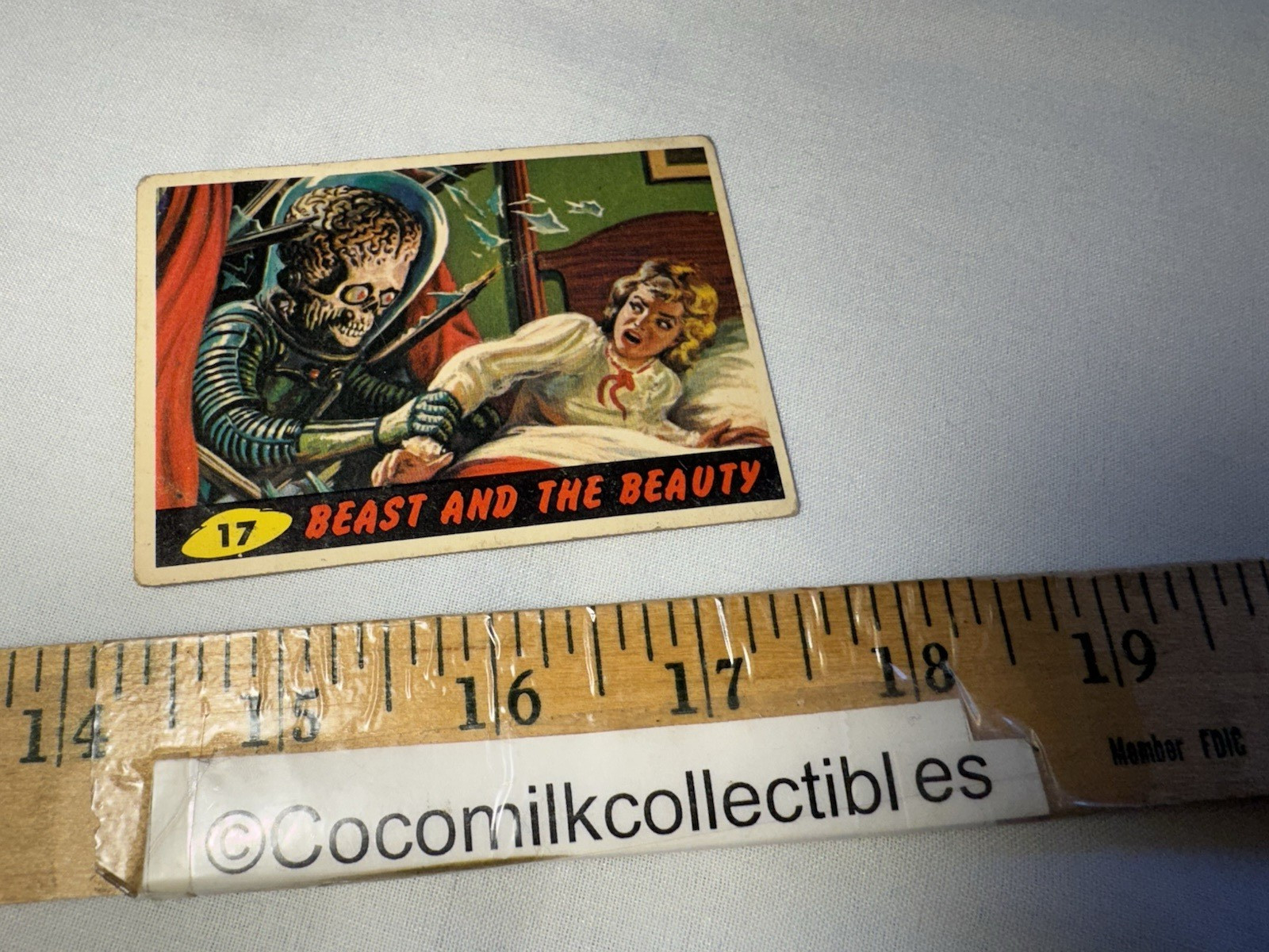 Vintage Original 1962 Topps Mars Attacks Card #17 Beast and the Beauty Bubbles