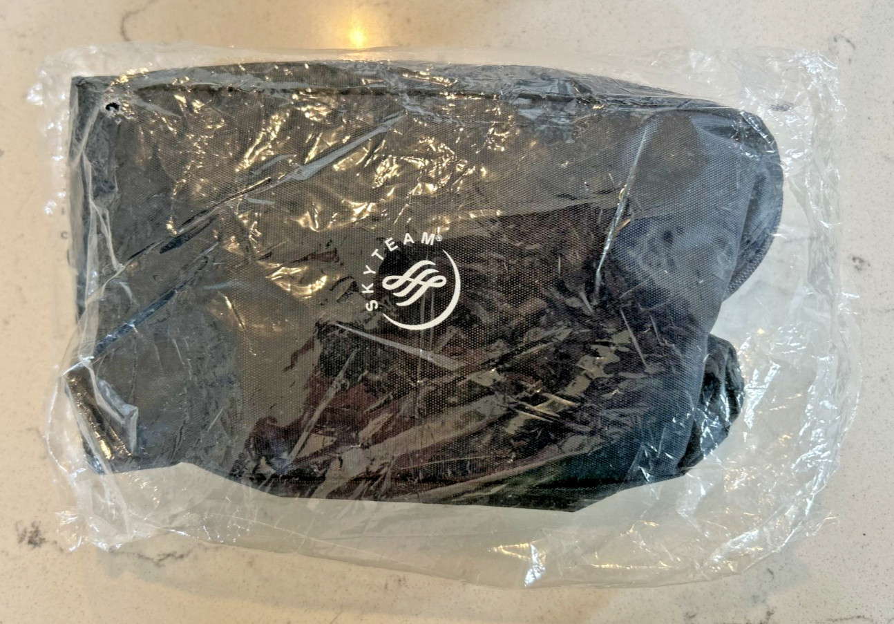 Skyteam - Amenity Kit - Navy - Unopened & Unused Kit