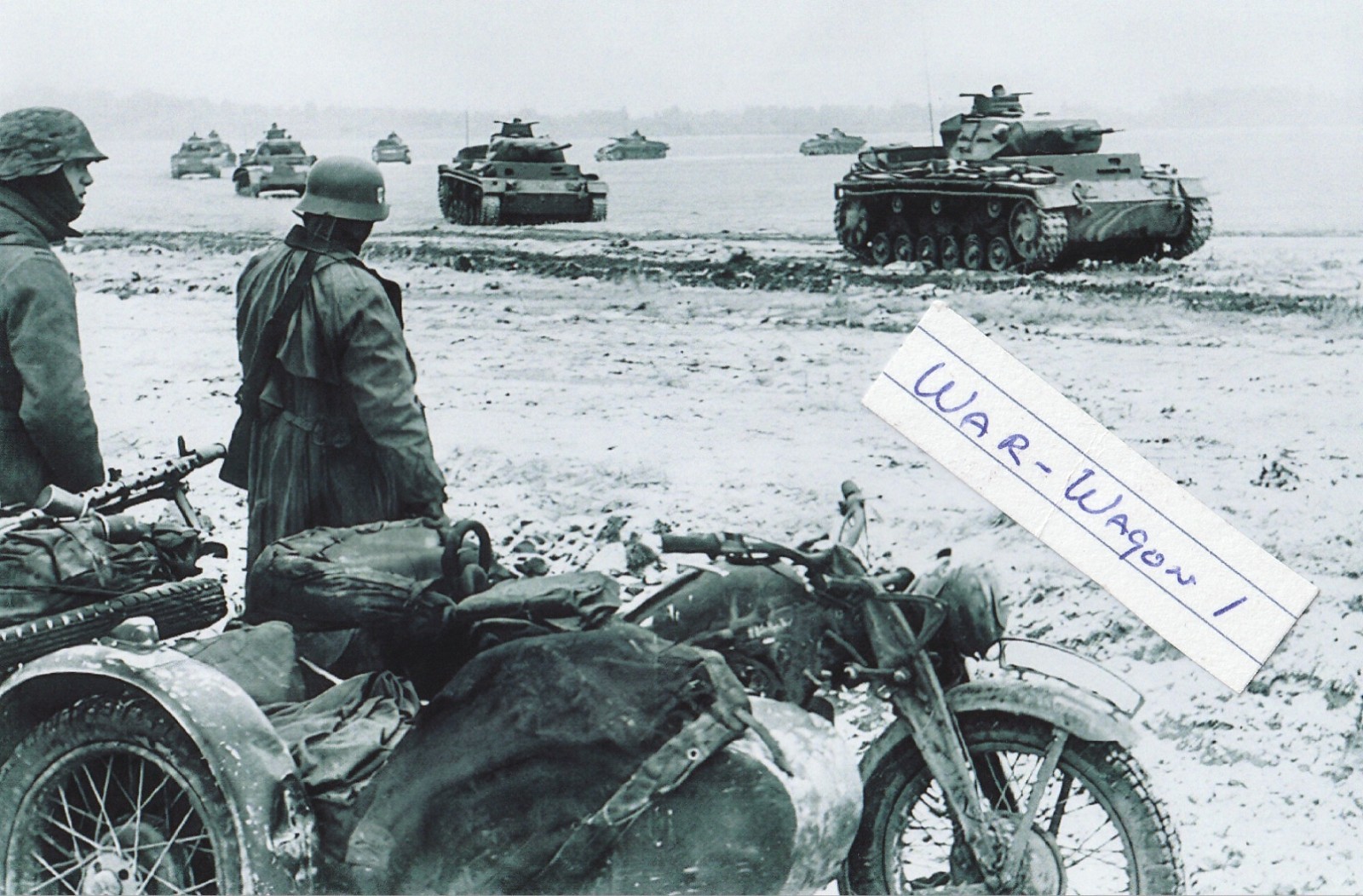 WW II German Photo . ---  Panzer Tanks On the Move - Russia