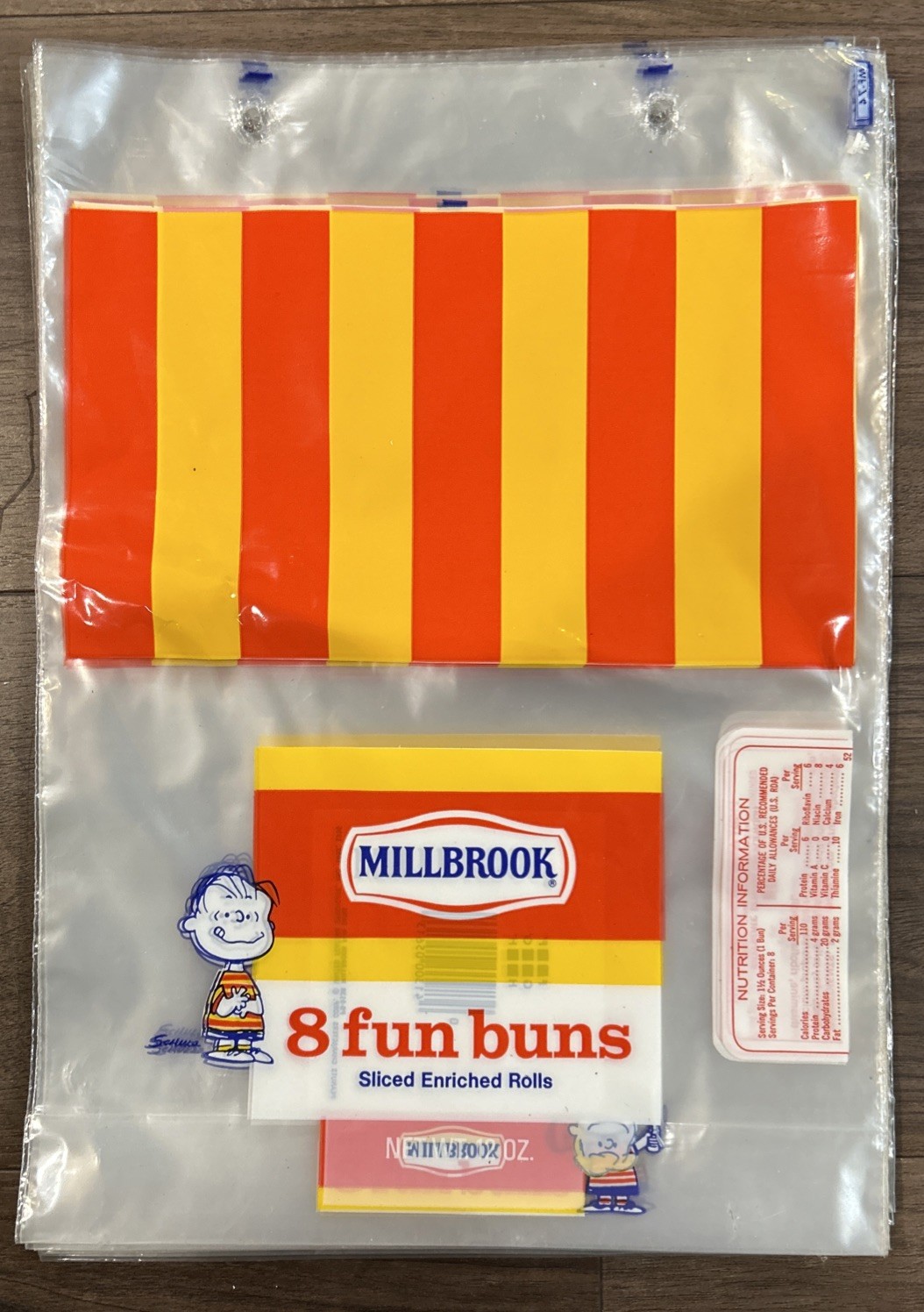 Vintage lot 20 Millbrook “8 Fun Buns” bags (the Peanuts/Charlie Brown 1970s–80s