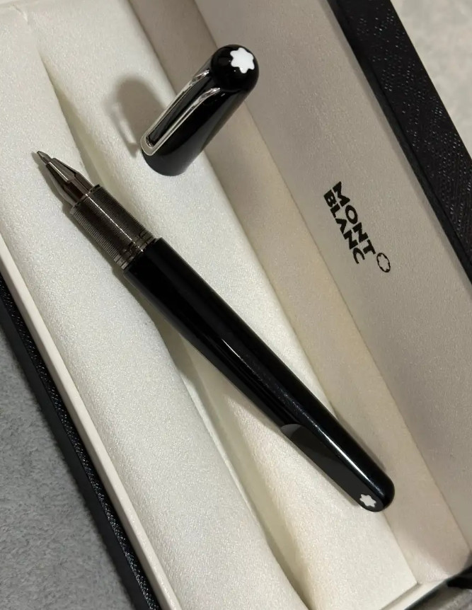 Montblanc StarWalker Glossy Black Rollerball Pen – New in Box – Luxury Gift 2026