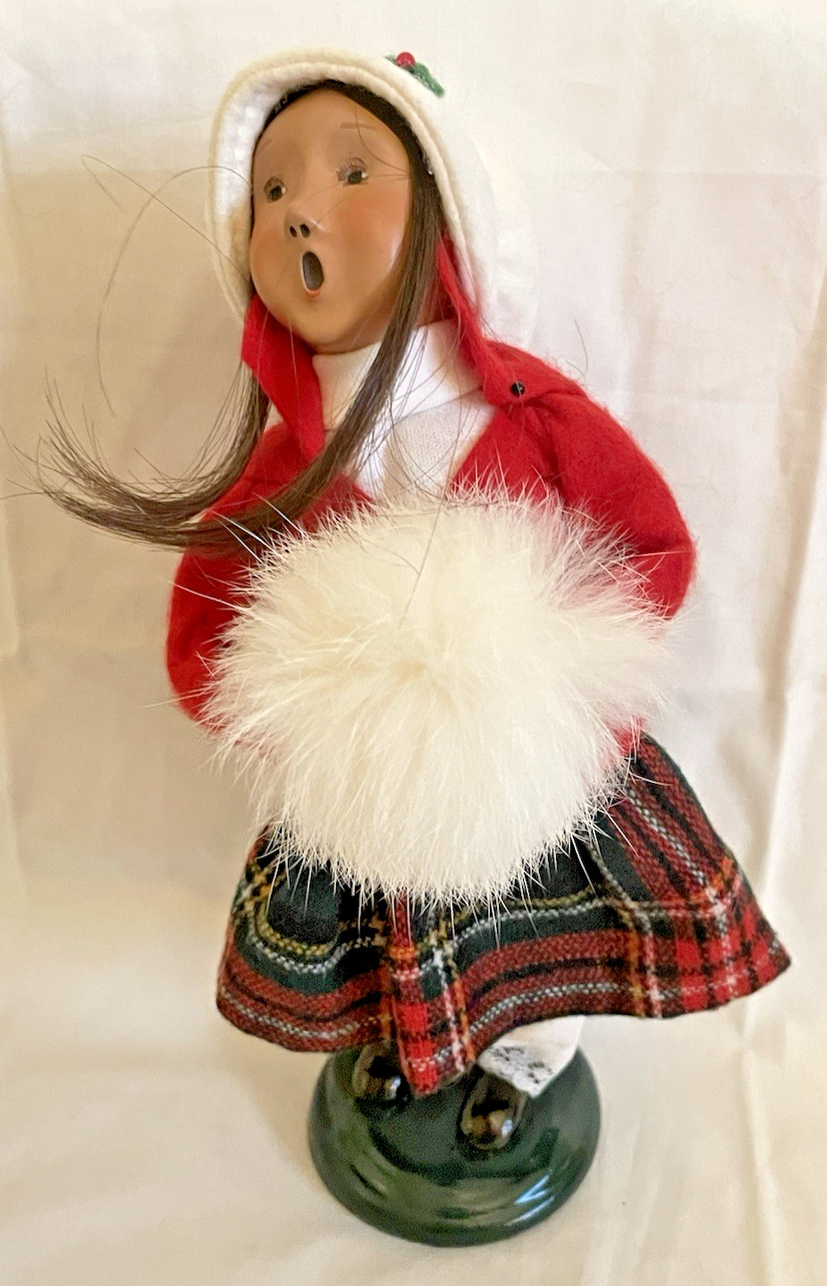 VTG Byers Choice Carolers 1999 Traditional Child Girl Red Plaid Skirt Fur Muff 