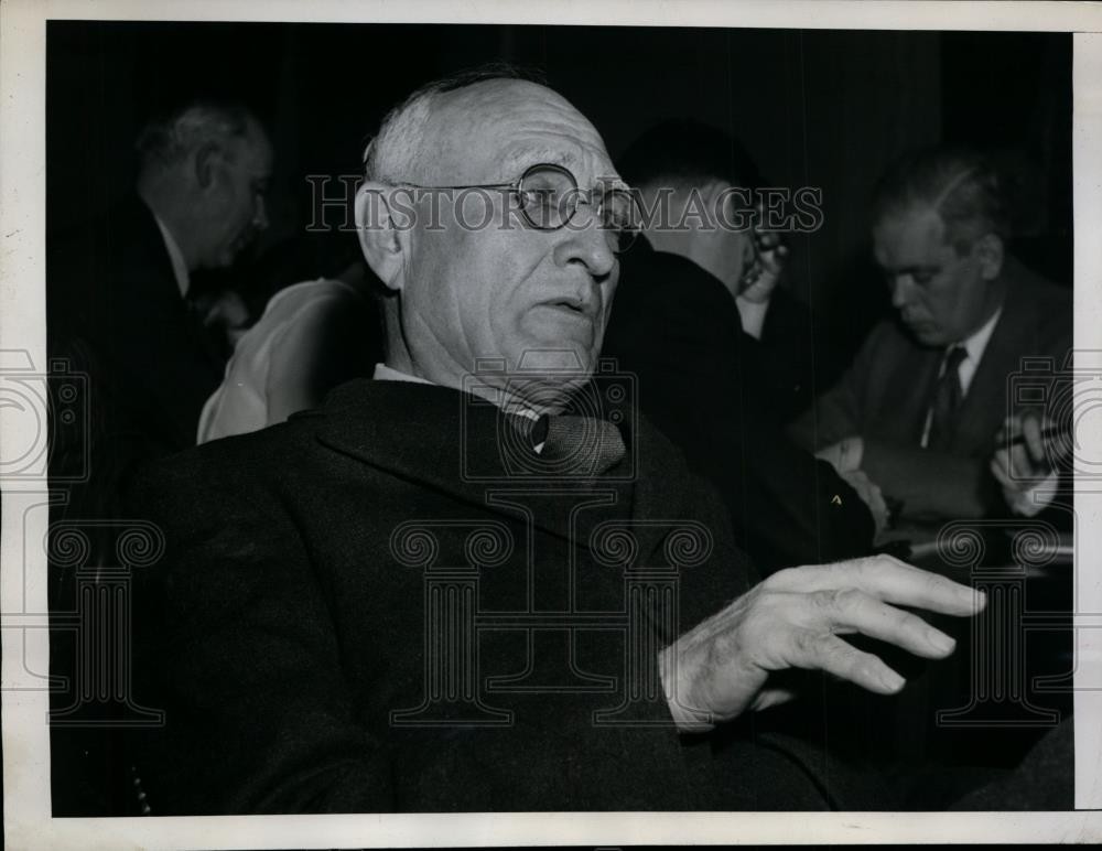 1947 Press Photo Dr. A E Morgan gives a testimony - nef26286