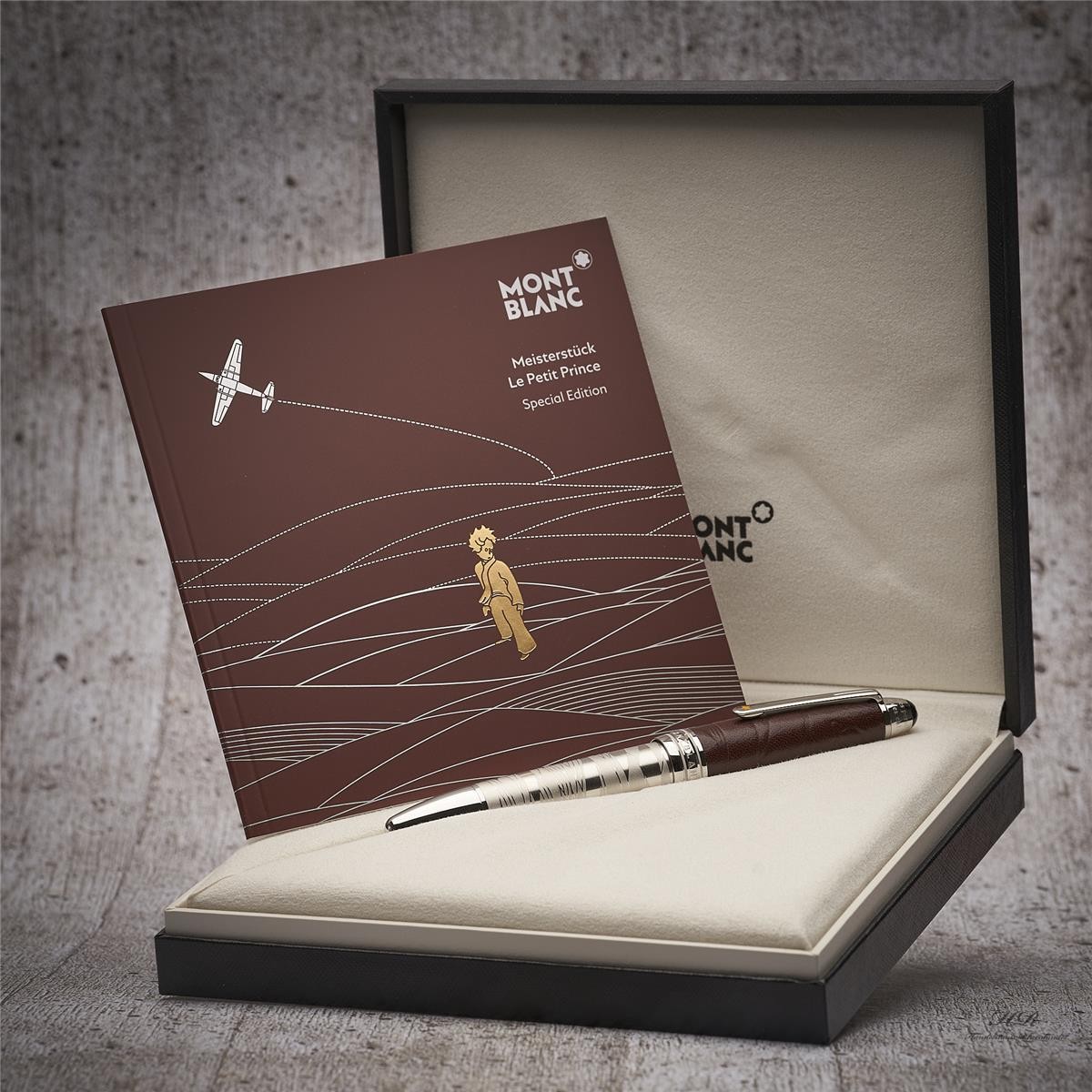 Montblanc Le Petit Prince Solitaire Aviator No 146 Le Grand Fountain Pen ID 119684 ORIGINAL BOX