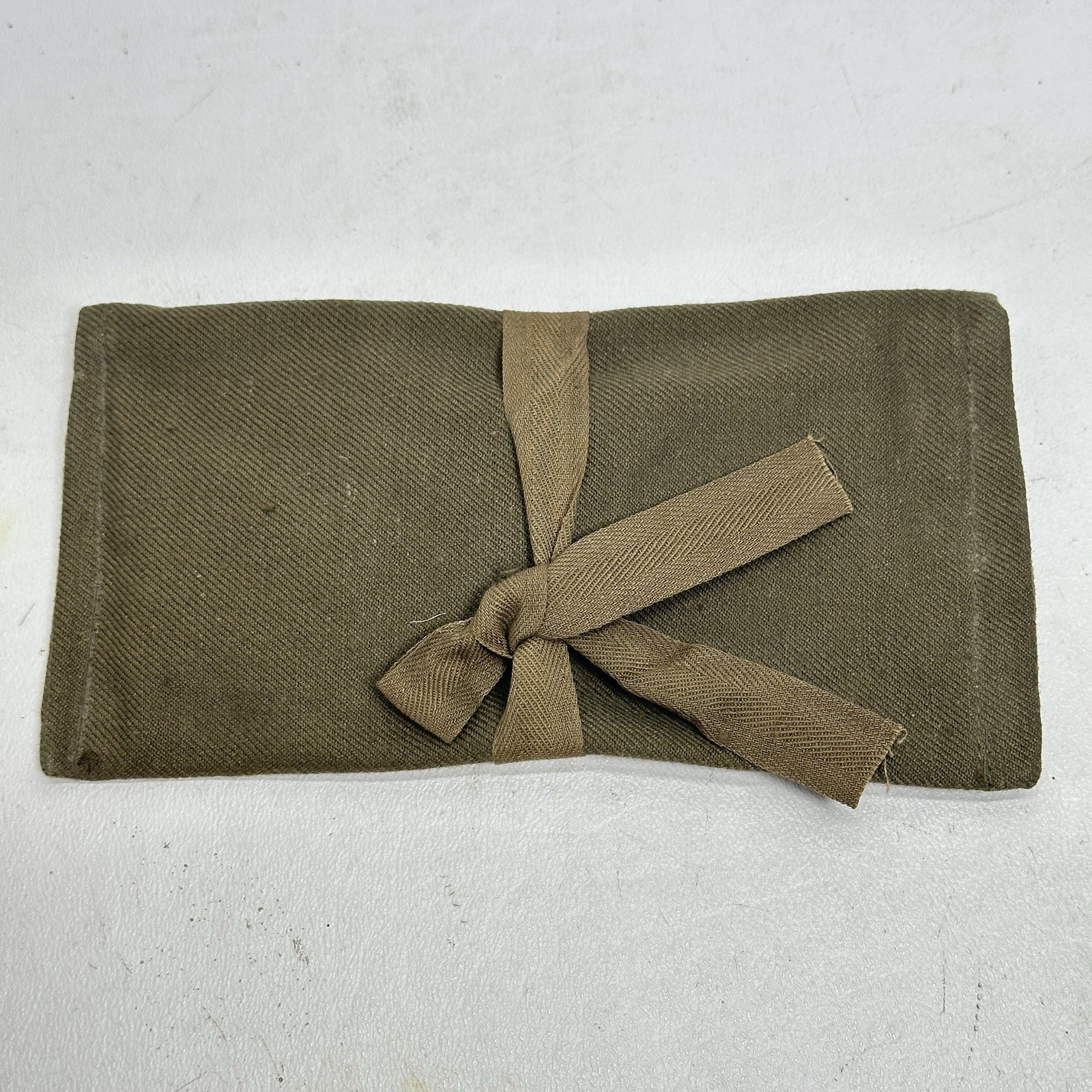 WWII French Military Sewing Kit 3 Colored Threads
