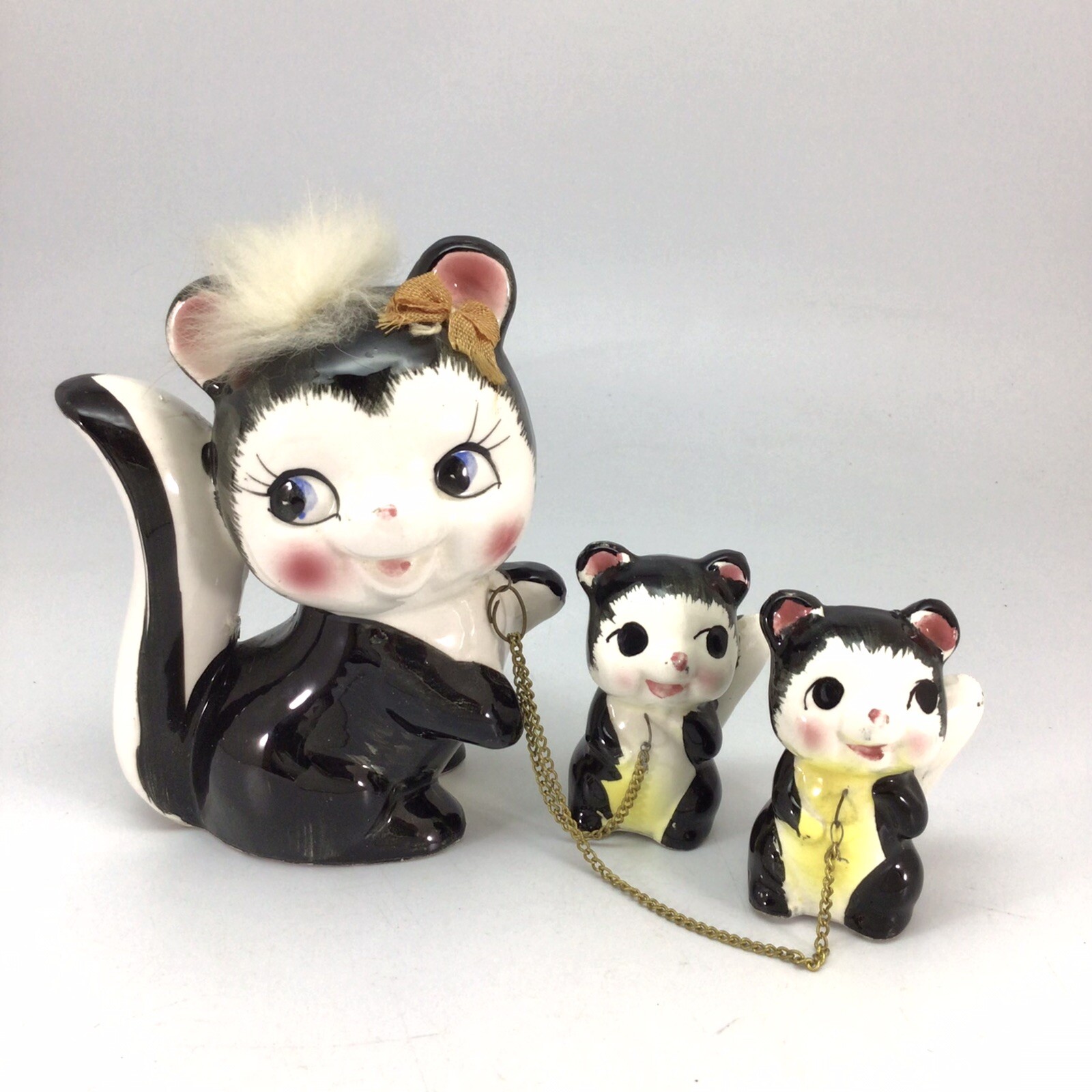 Vintage Skunk Family Figurines Anthropomorphic Mother Babies Fur Ceramic ￼