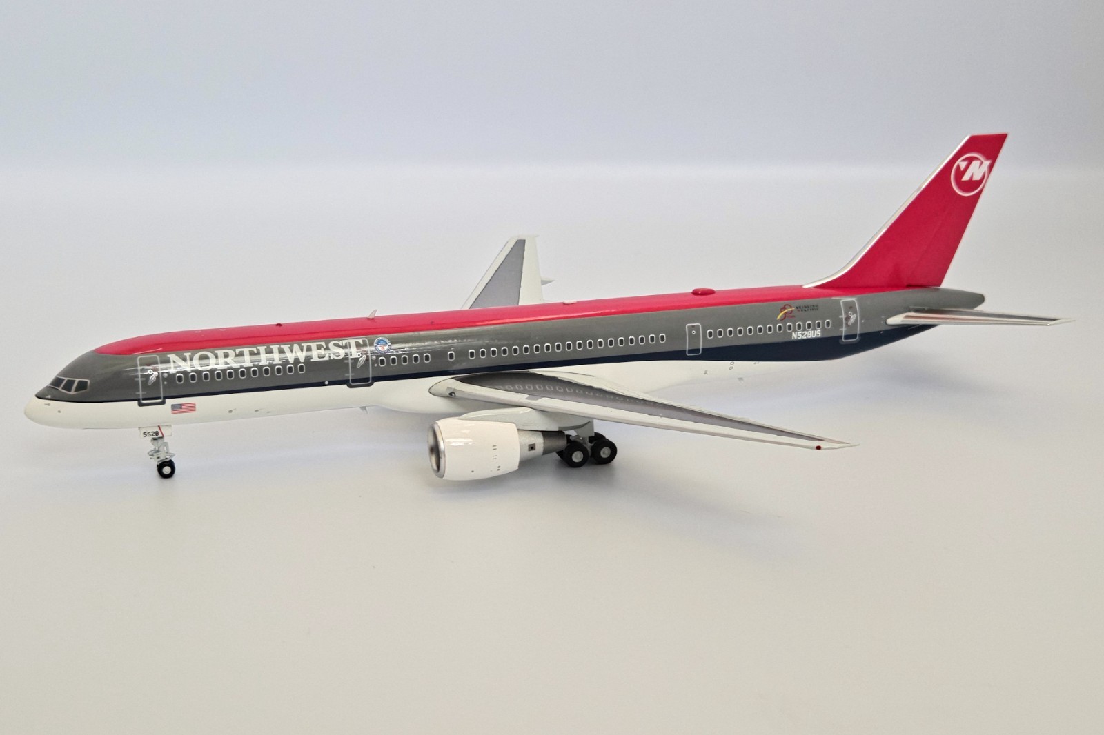 Northwest Airlines / Boeing B757-200 / N528US / B-752-NW-0525 / 1:200