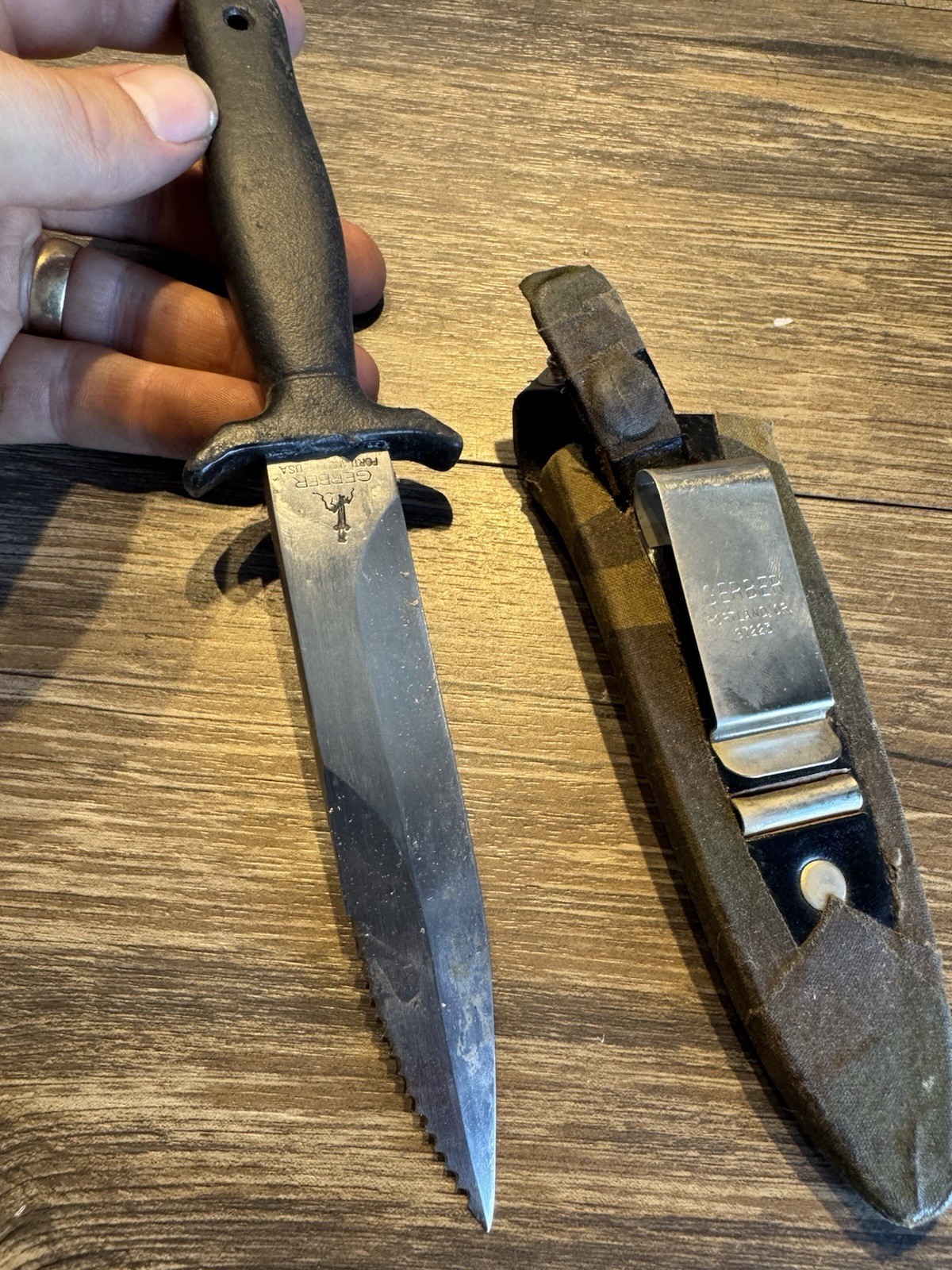 Vintage Gerber Command I w/ Serrated Blade, Leather Sheath Very Early 003616