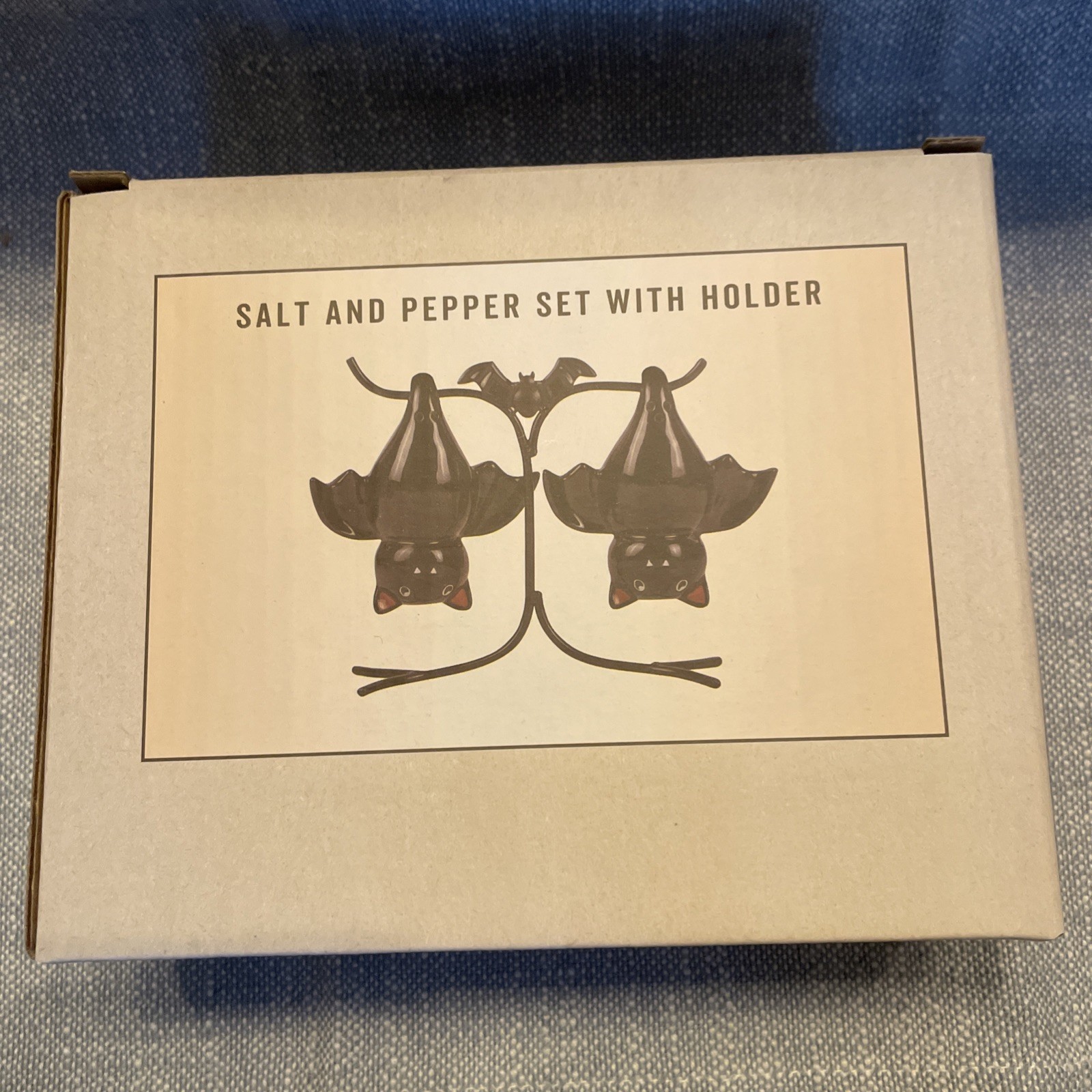 Cracker Barrel Halloween 3 Pc Set Hanging Bats Salt & Pepper Shaker Hanging Bat