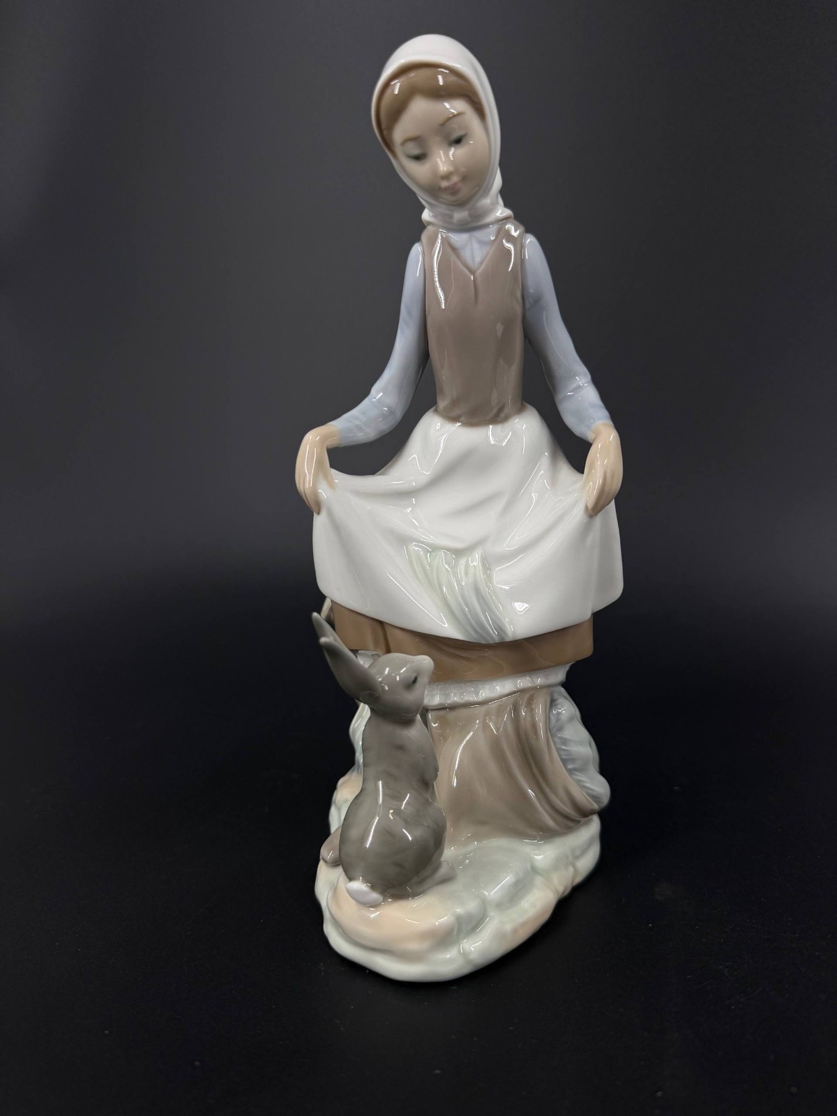 Lladro 4826 Girl with Rabbit Porcelain Figurine Spain 9.25\