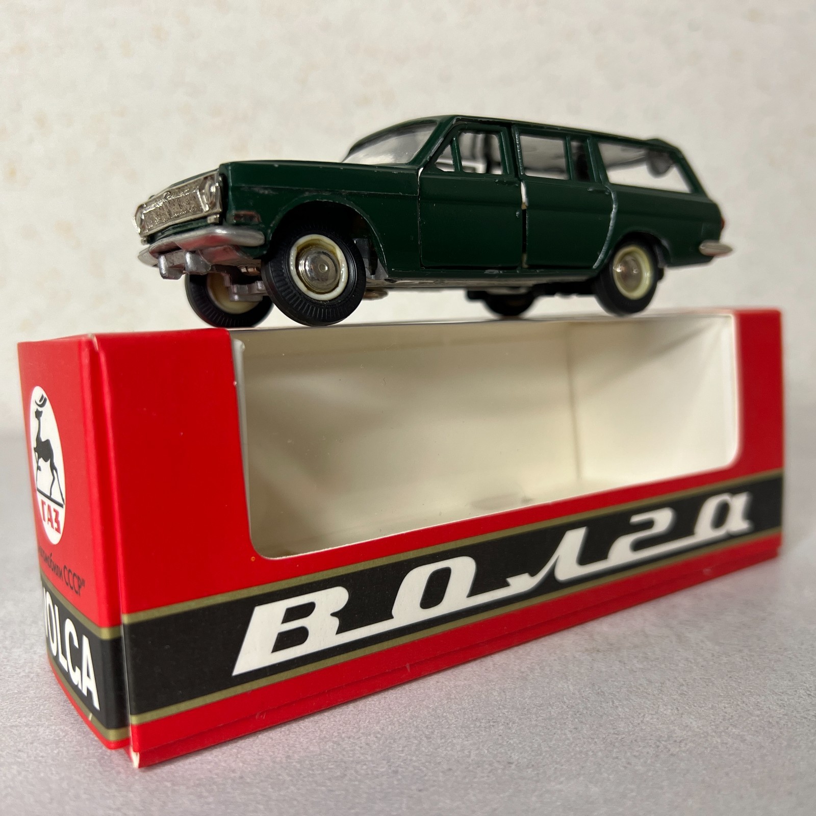 GAZ-24 02 Volga Soviet CCCP USSR 1:43 Scale Model. Vintage 1970-80s ORIGINAL
