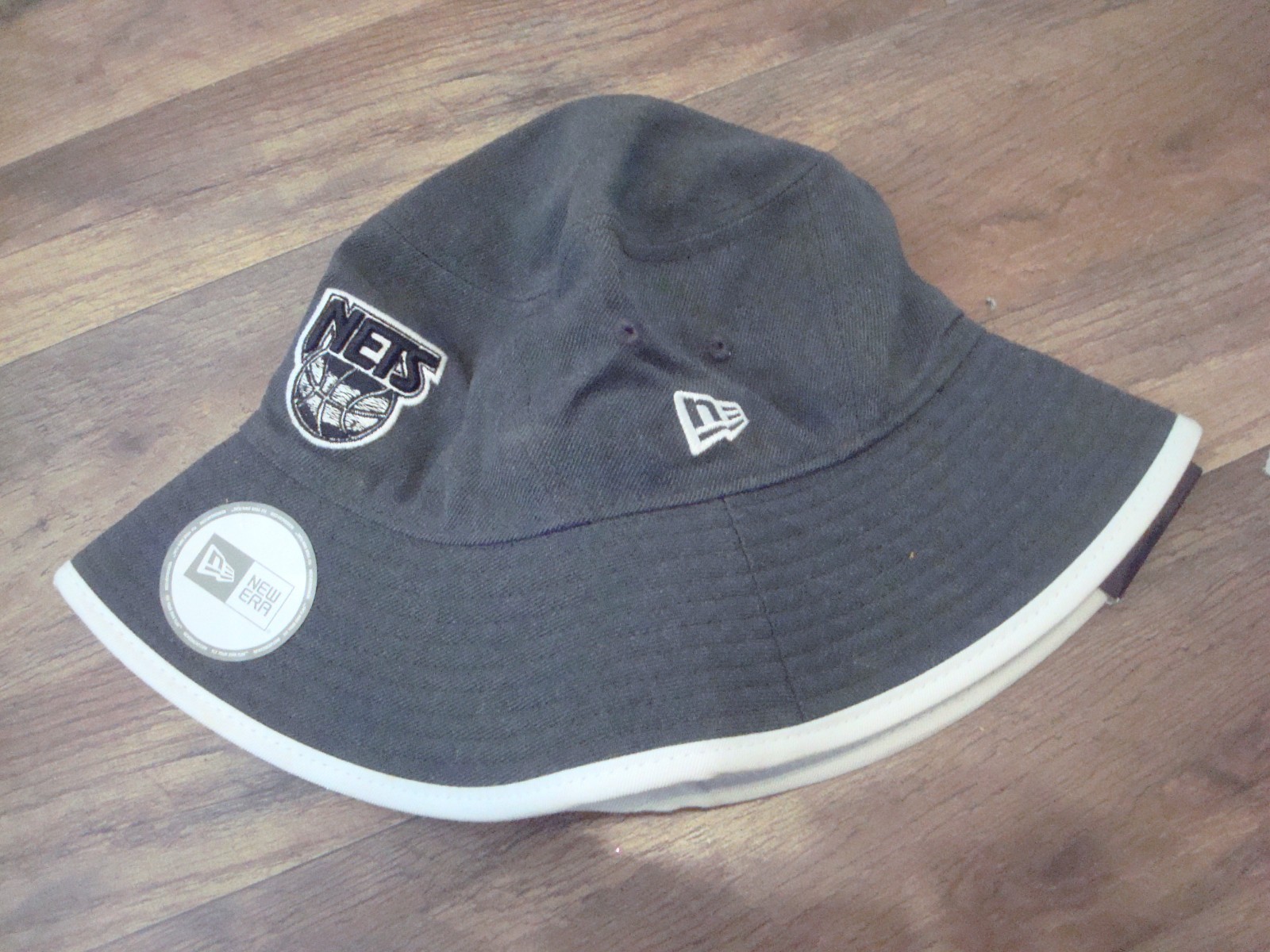SIZE MEDIUM BROOKLYN NETS NEW ERA  BUCKET FLOPPY  HAT CAP DEADSTOCK  VINTAGE ST4