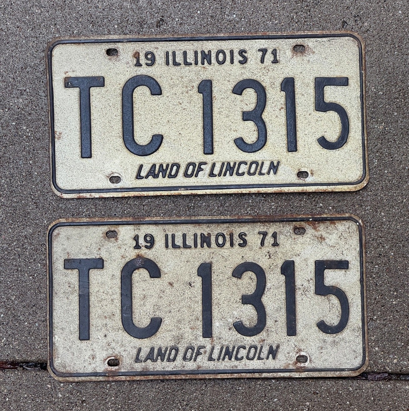 1971 Illinois License Plate Pair Auto Tag Garage Decor Vintage TC 1315