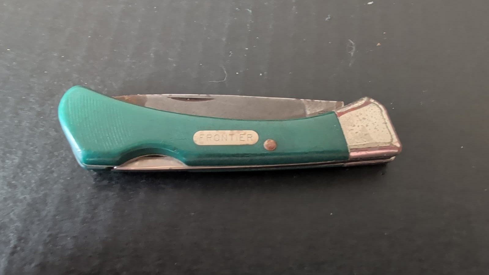 VINTAGE FRONTIER POCKET KNIFE, (MADE IN IRELAND By IMPERIAL, GREEN IN COLOR)