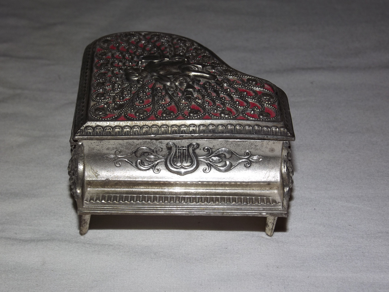 VINTAGE ANGEL HARP PIANO RING MUSICAL BOX