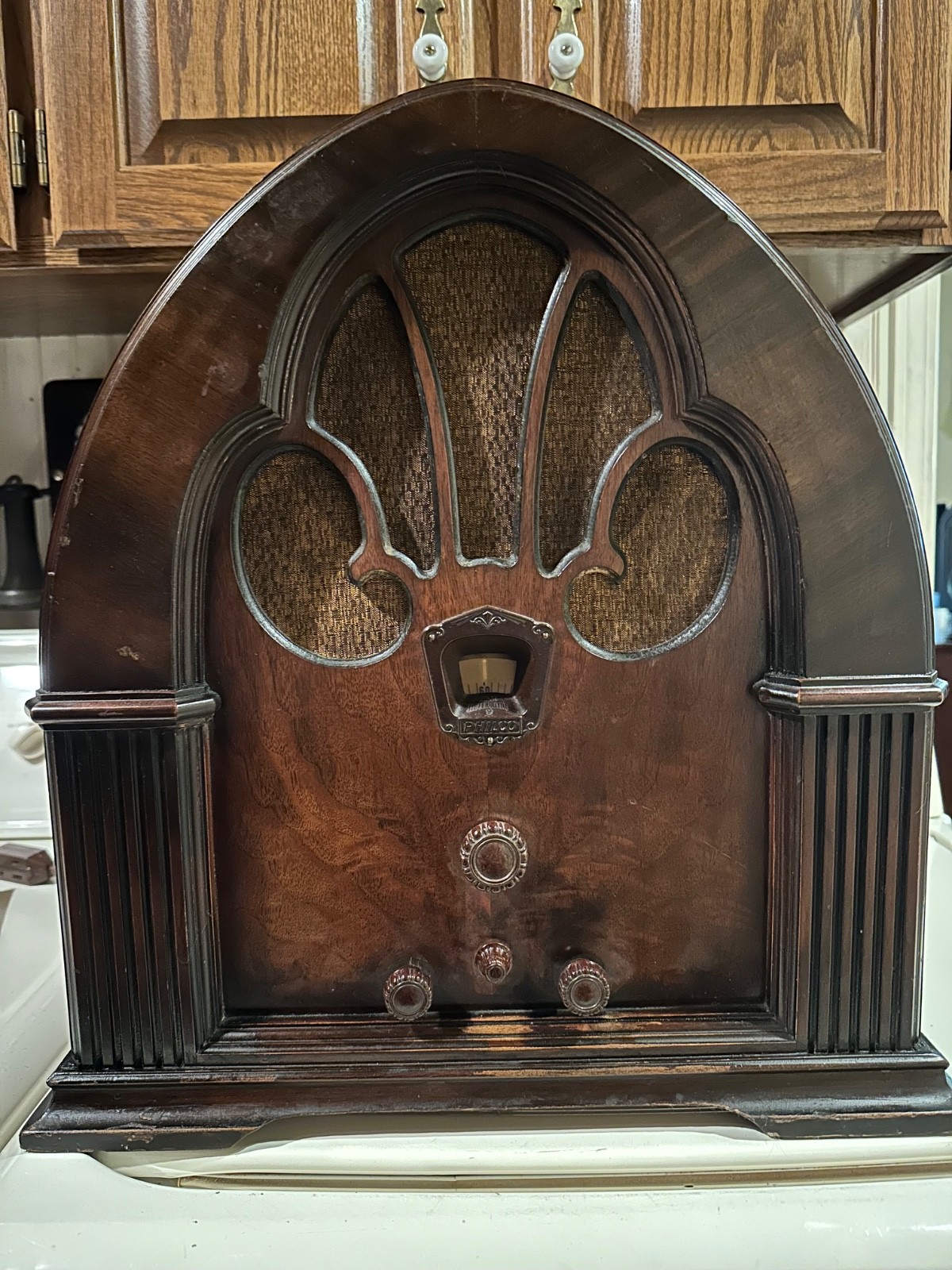 Radio  Philco model 90 , 9 tube , cathedral  wood tube used