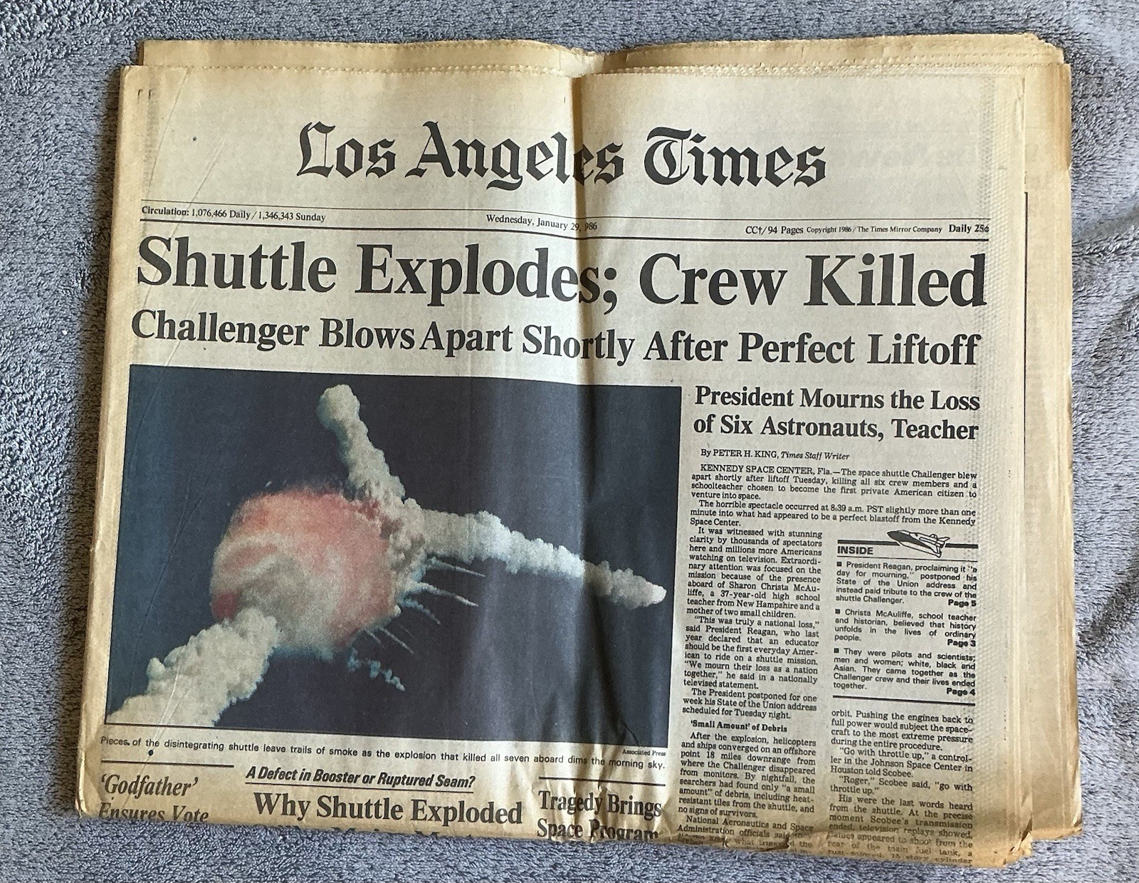 Los Angels Times January 29, 1986 Challenger Shuttle Explosion Front Page