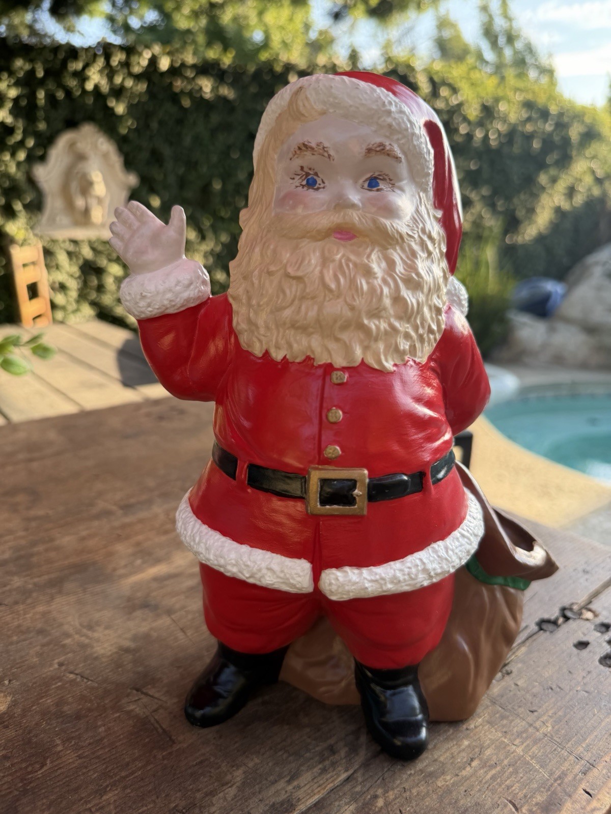 Vintage 1973 Duncan Ceramics.  Santa Waving.  10 Inches