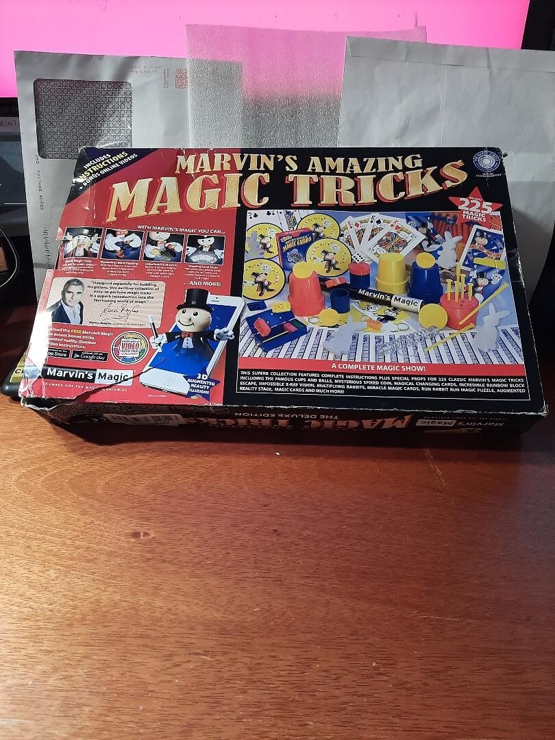 Marvin\'s Amazing Magic Tricks New Damaged Box