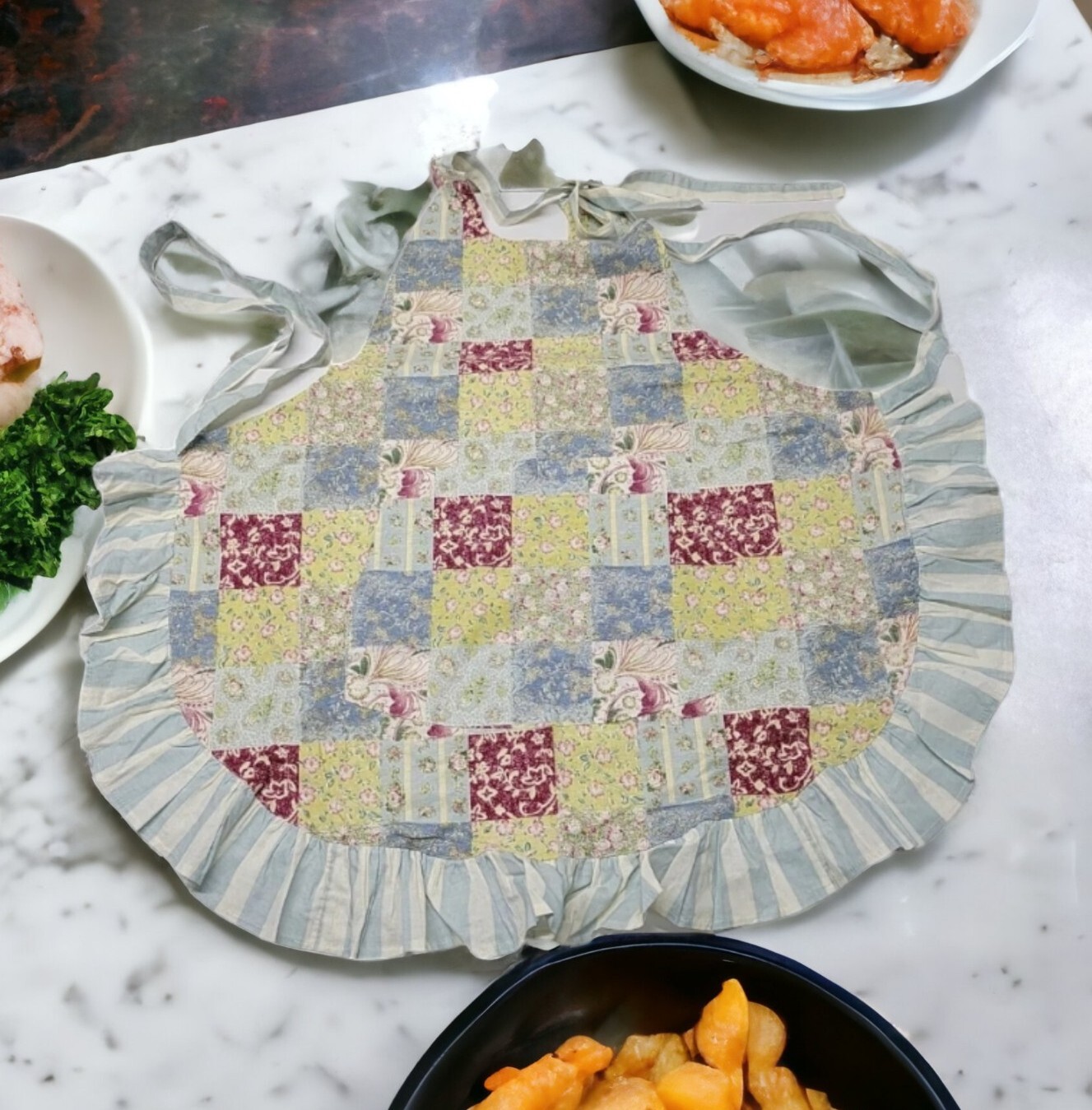 MWW MARKET VTG Apron Patchwork Floral Stripes Farmhouse Adjustable Strap NWOT