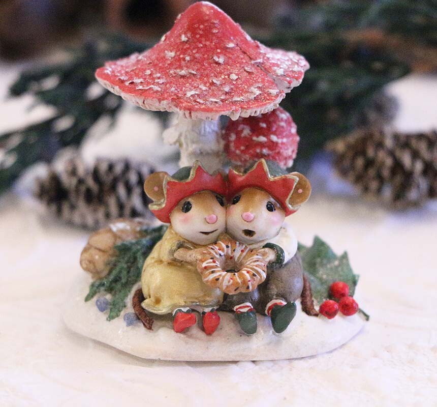 Wee Forest Folk Miniature Figurine M-717 - Stollen Kisses
