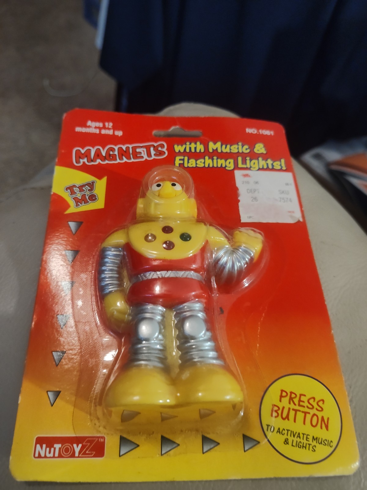 Robo   1998 Toy Magnet with Music with Flashing Lights New in Box RARE