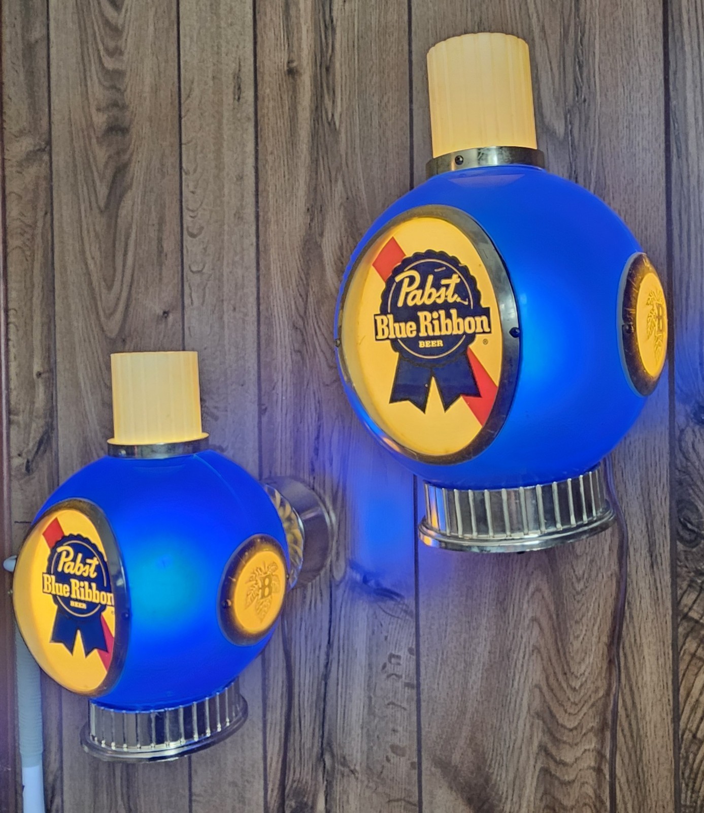 VTG Pabst Blue Ribbon Lighted Wall Sconce Globe Lamps Set of 2 Working Condition
