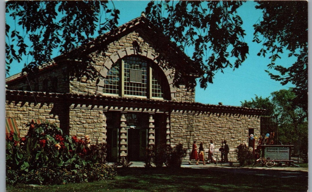 Kansas City KS-Kansas, Swope Park Zoo, Animal Pavilion, Vintage Postcard