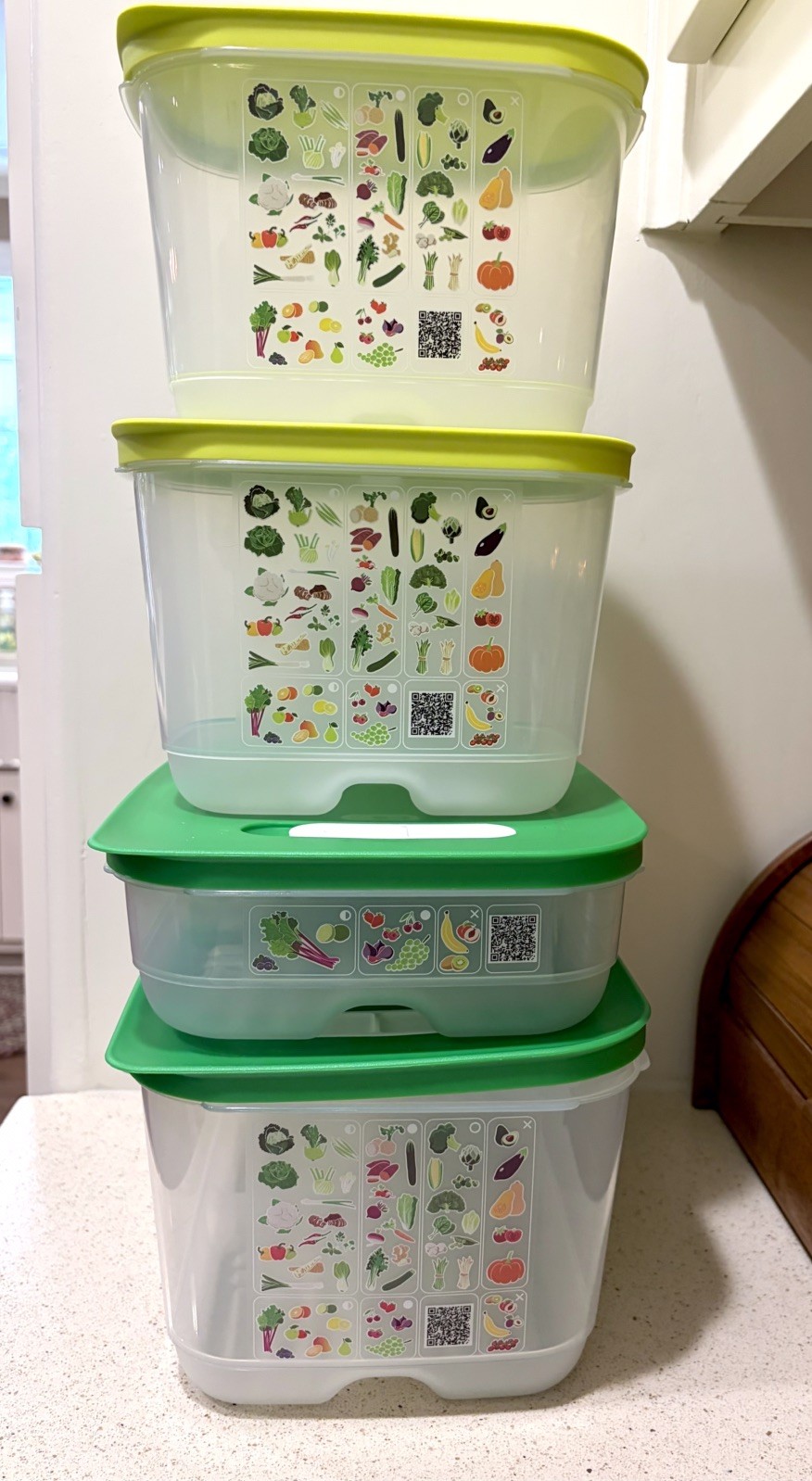 Original Tupperware Fridgesmart Containers 4 Pc Set w/ Lids NEW Produce Veggies