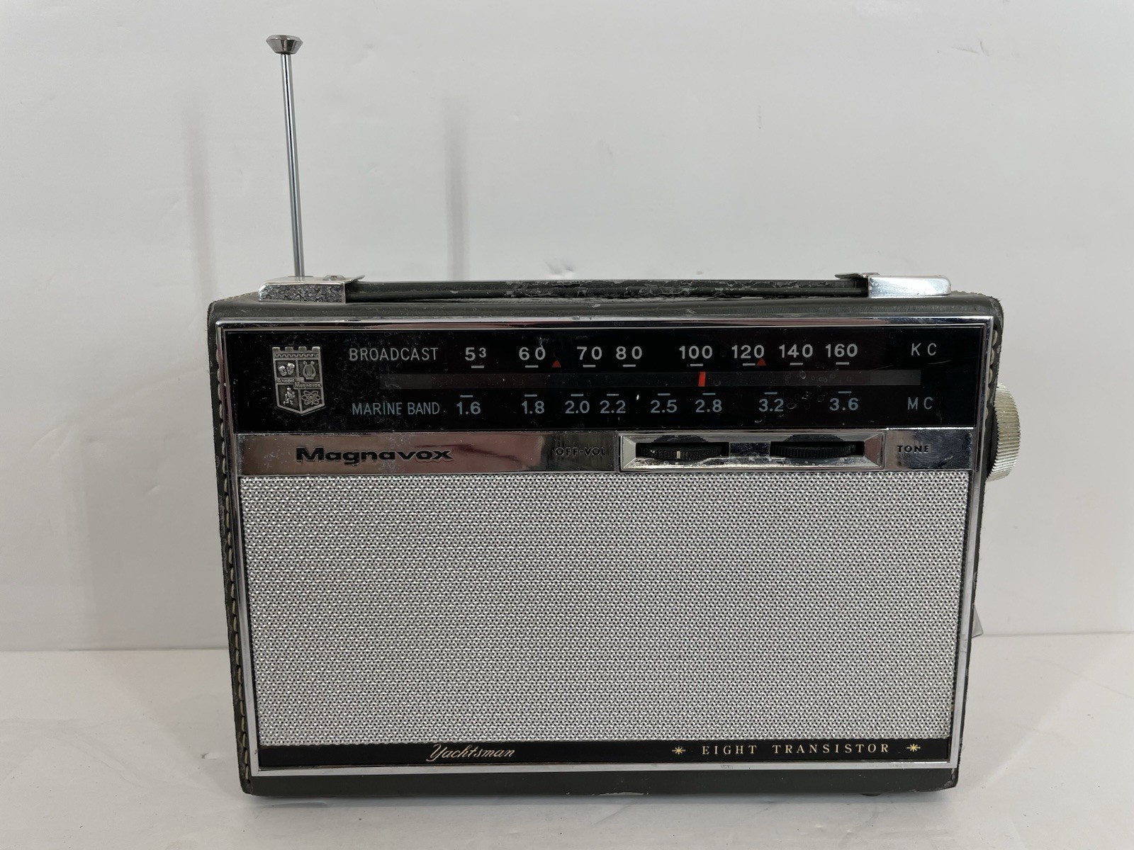 VTG Magnavox MA-86  Eight Transistor Radio Yachtsman Tested Works